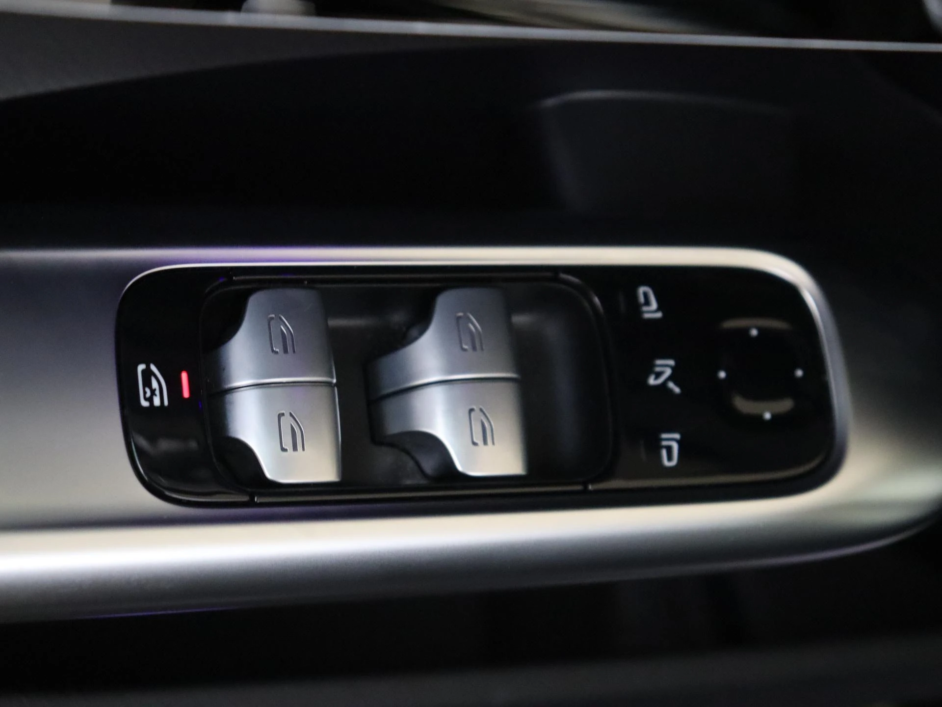 Mercedes-Benz-C-Klasse-image-25