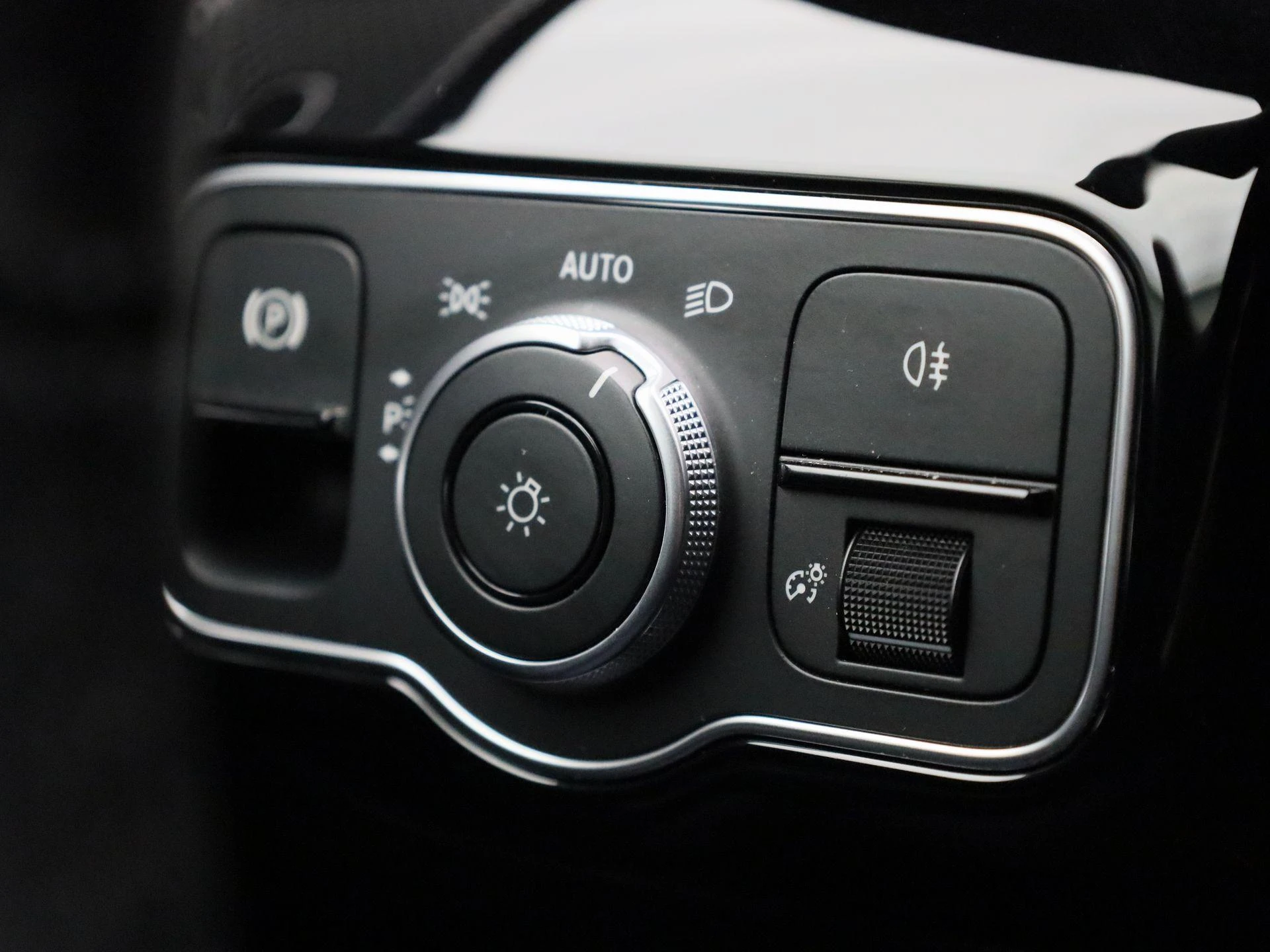Mercedes-Benz-CLA-image-28