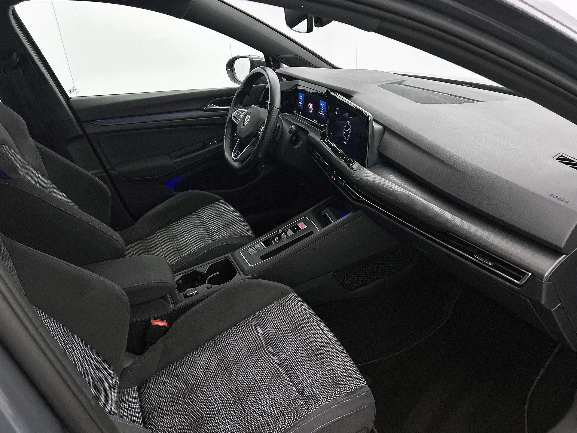 Volkswagen-Golf-image-23