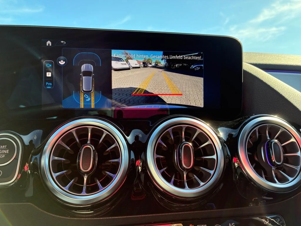 Mercedes-Benz-GLA 200 d-image-20