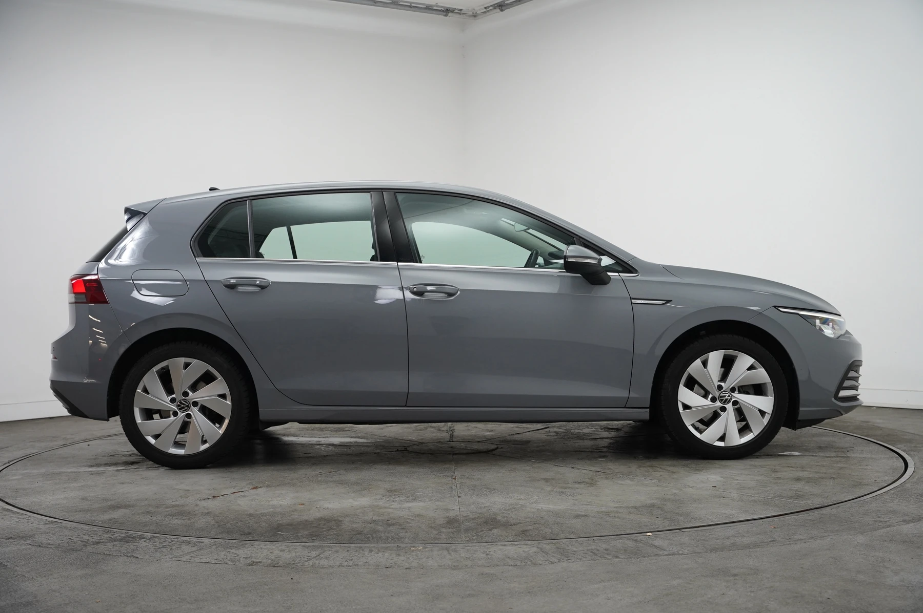 Volkswagen-Golf-image-3