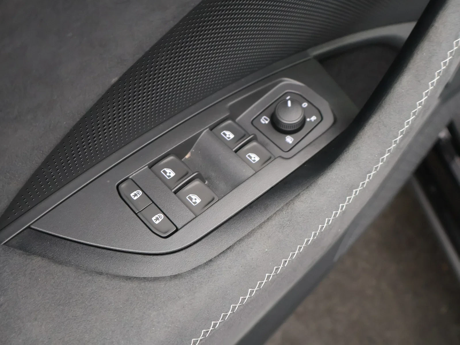 Škoda Kodiaq PHEV Kodiaq Sportline PHEV 1.5TSI 204PK *AUTOMAAT*PANO*SPORTSEATS*NAVI*APP CONNECT*BLTH*CRUISE*PDC*...