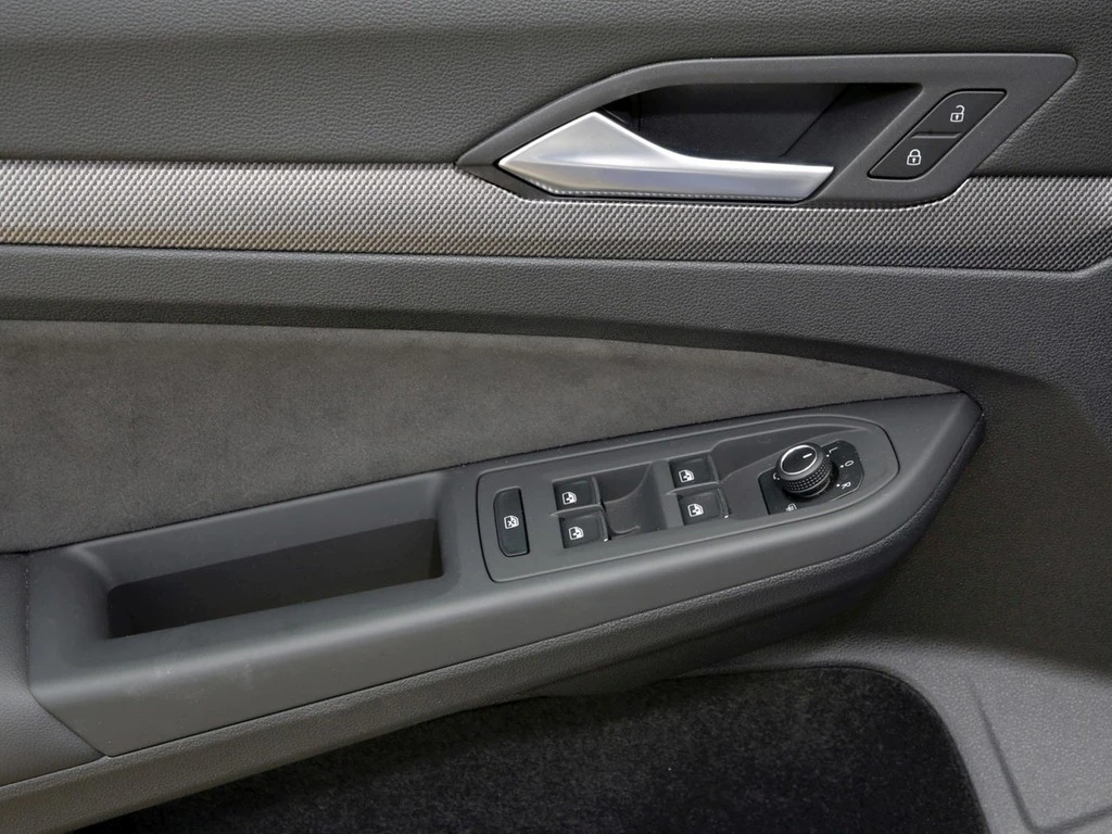 Volkswagen-Golf-image-14