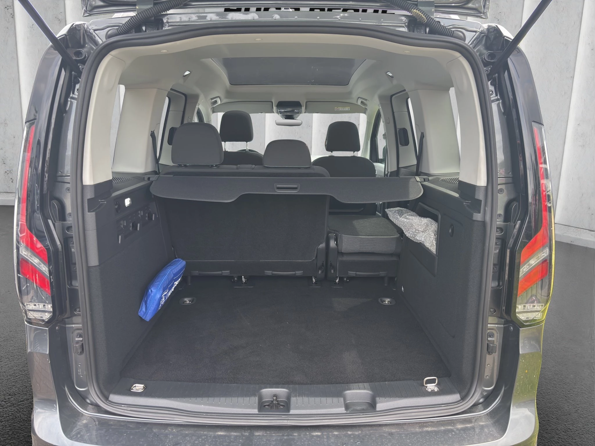 Ford Tourneo Connect Active 2.0 EB Aut. | LED | AHK | Pano | RFK | SHZ | LMF