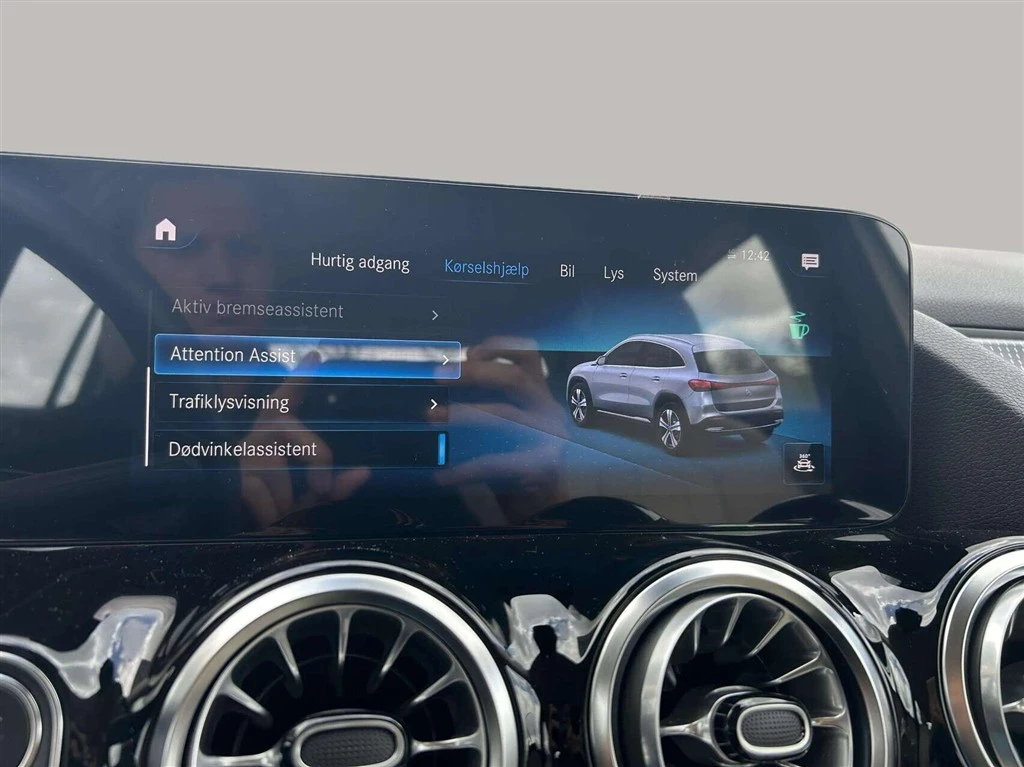 Mercedes-Benz-EQA-image-18