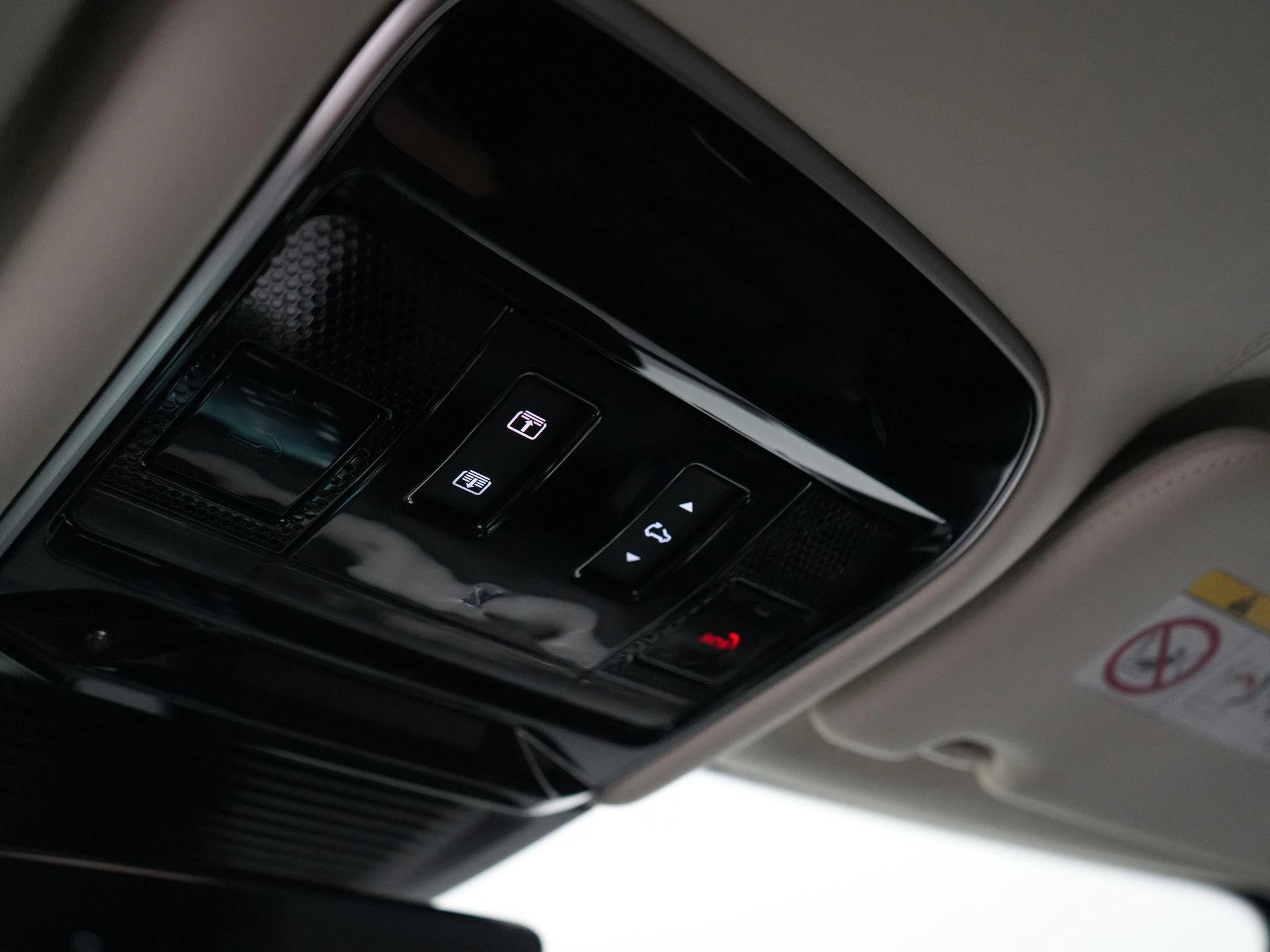 Land Rover-Range Rover-image-17