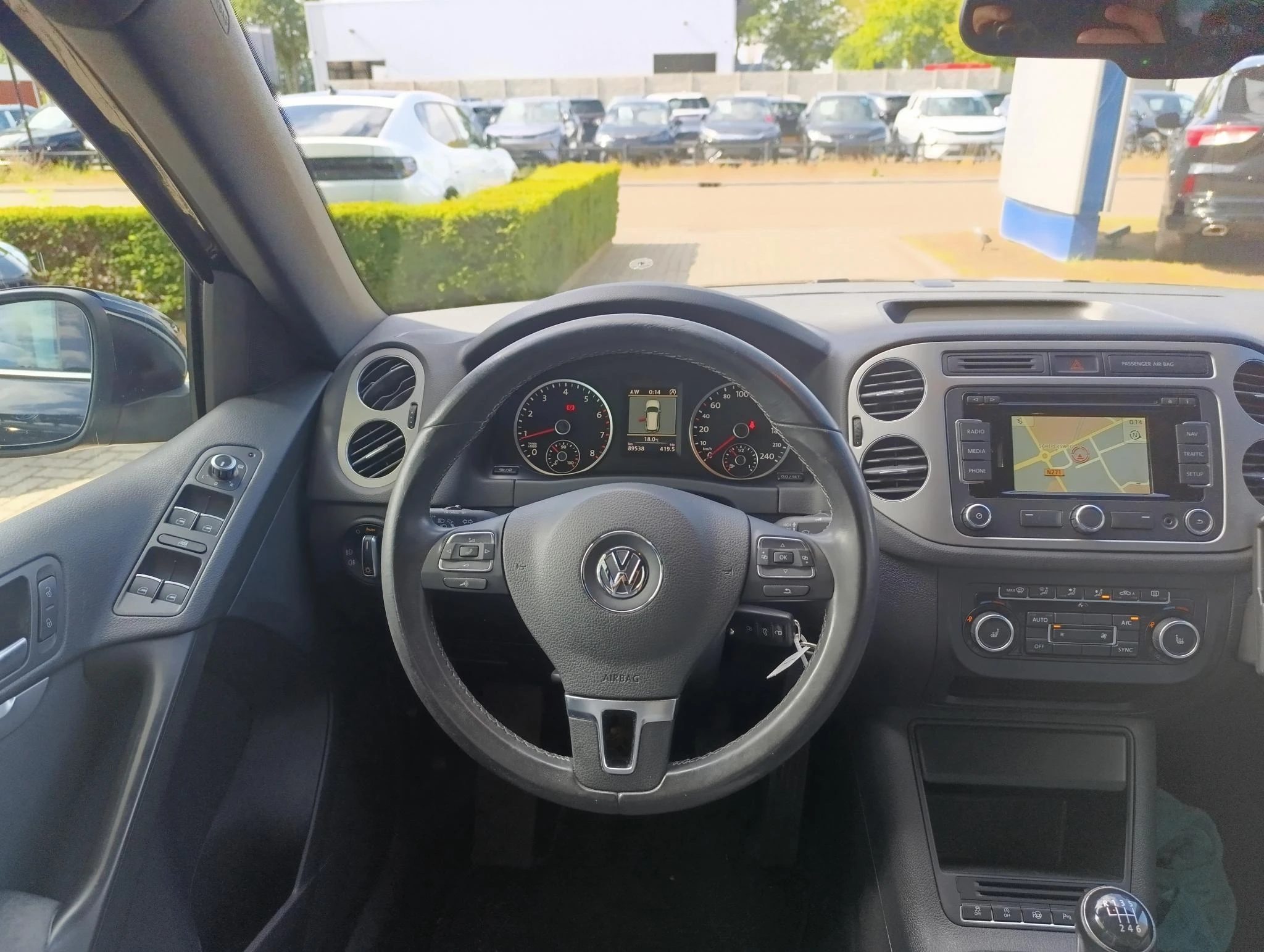 Volkswagen-Tiguan-image-10