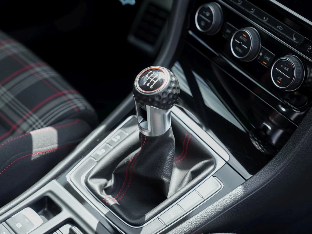 Volkswagen Golf 2.0 TSI GTI Performance 6-Gang Getriebe *LED*Navi*ACC*DYNAUDIO-Sound*DAB*Digi-Cockpit*18"Alufle
