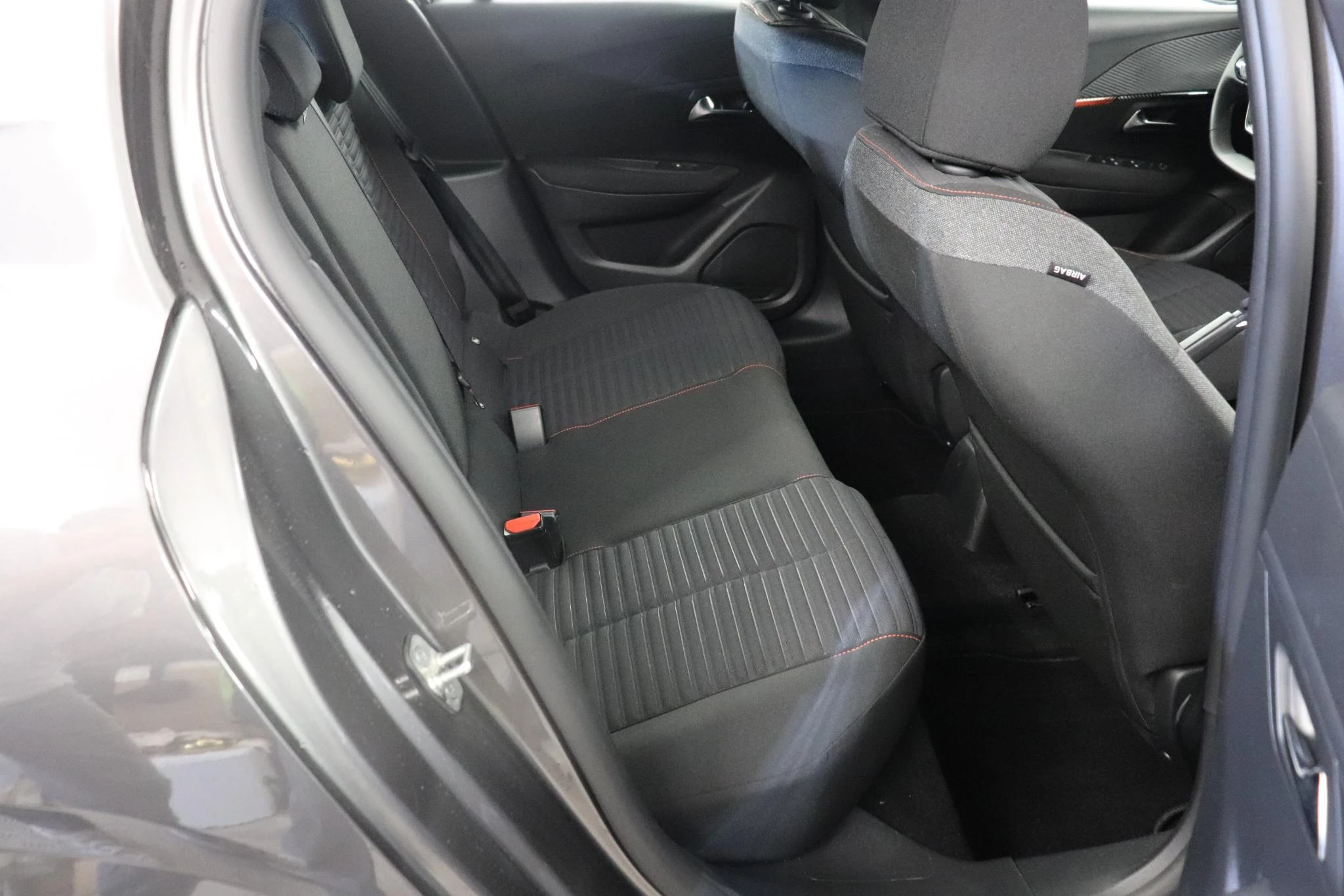 Peugeot-208-image-9