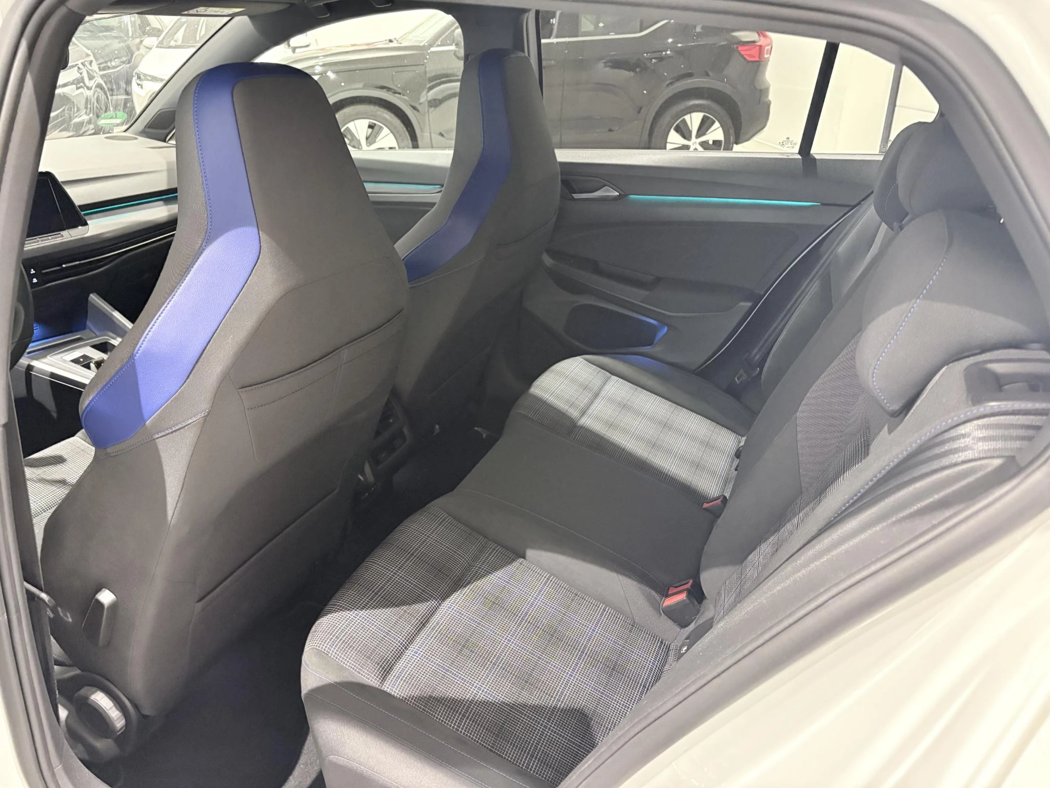Volkswagen-Golf-image-7