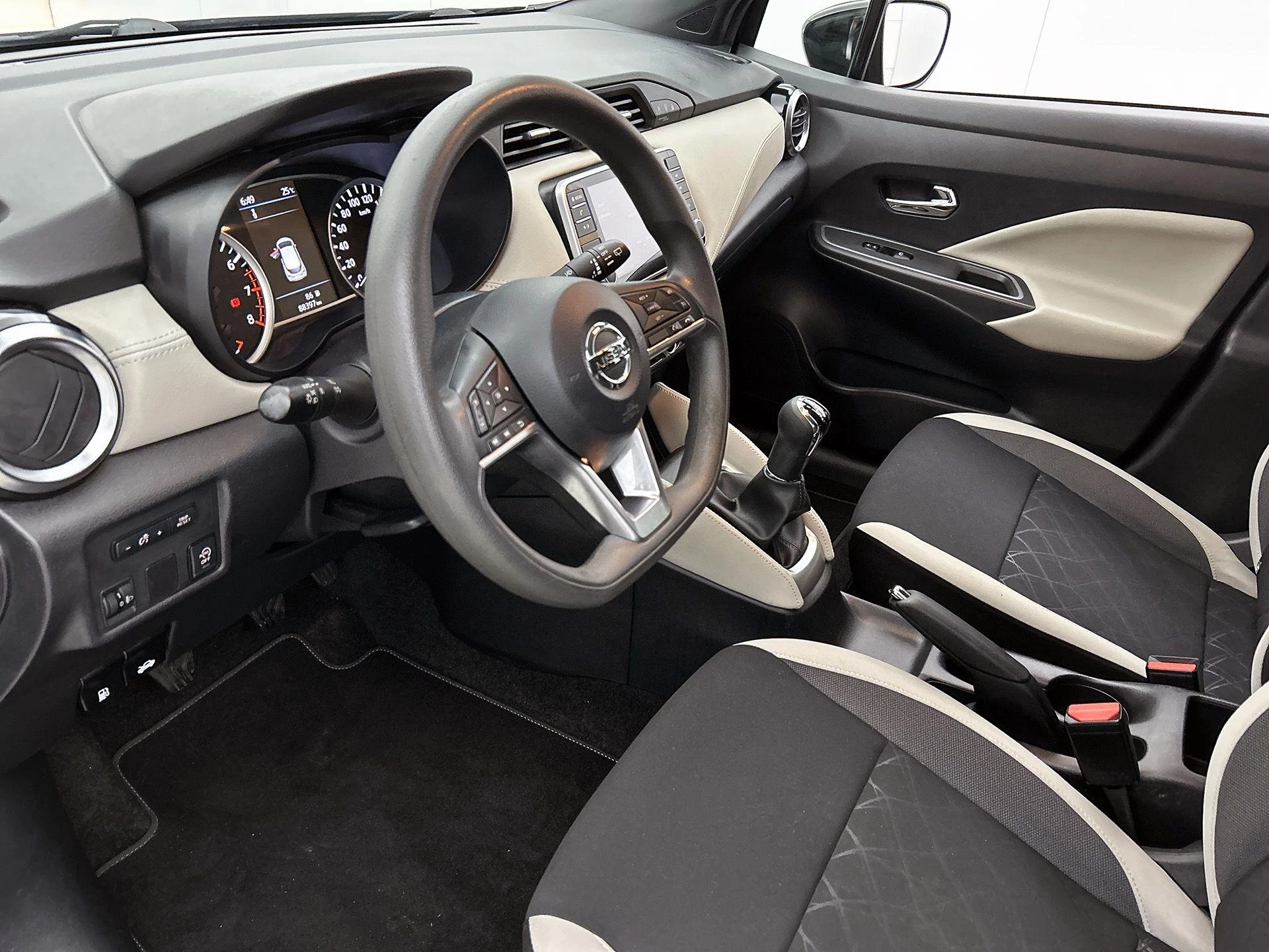 Nissan Micra 1.0 IG-T N-Connecta