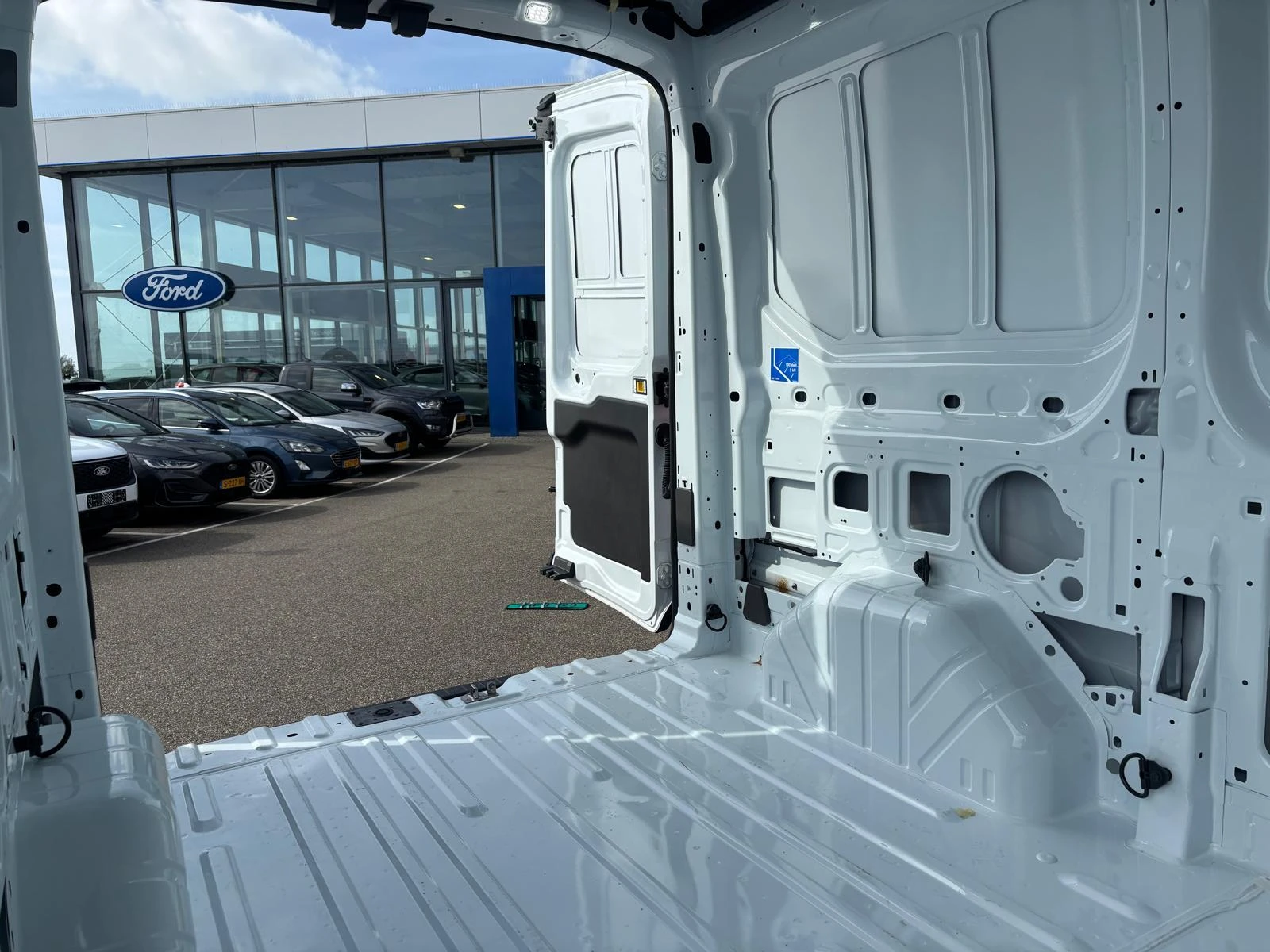 Ford-Transit-image-11