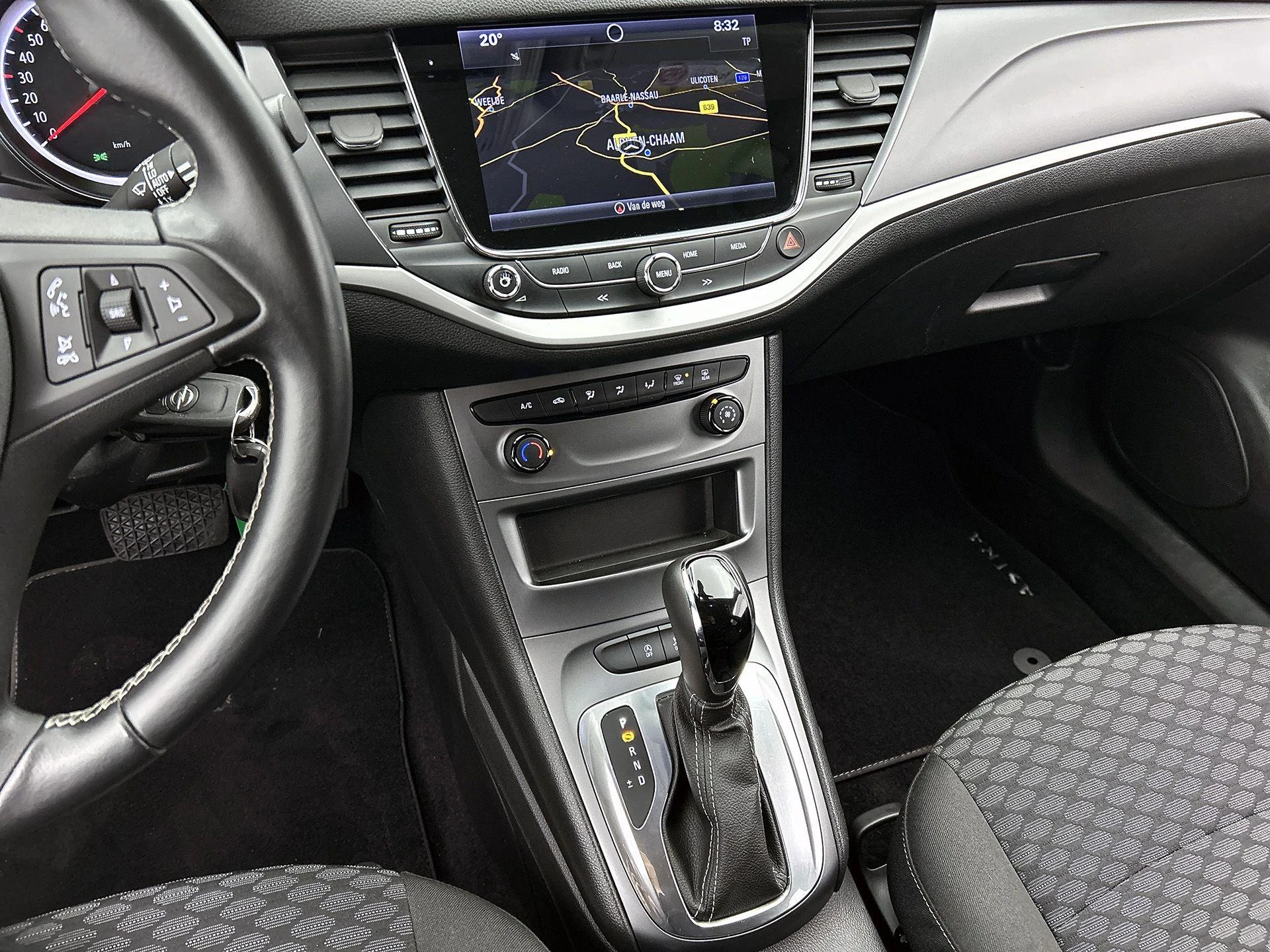 Opel-Astra-image-11