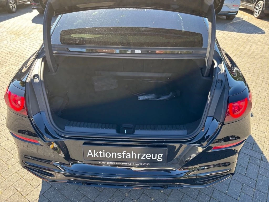 Mercedes-Benz-C-Klasse 400-image-12