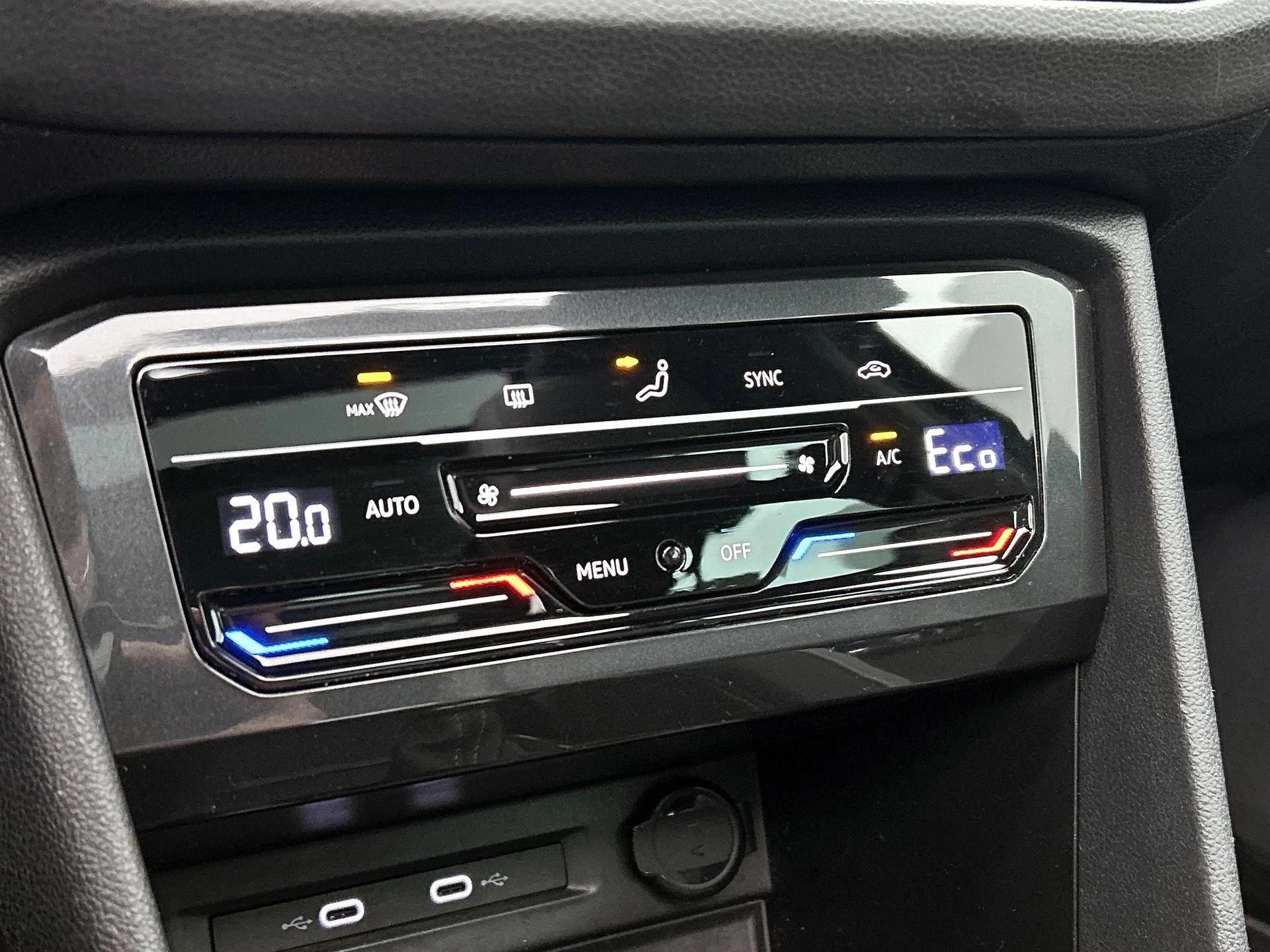 Volkswagen-Tiguan-image-16