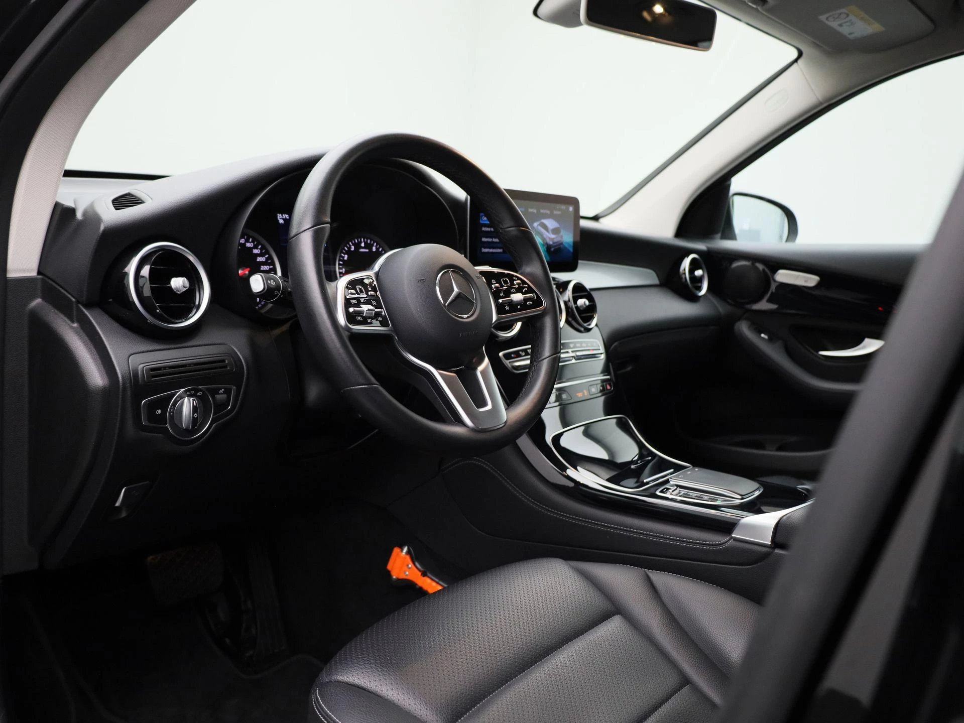 Mercedes-Benz-GLC-image-32