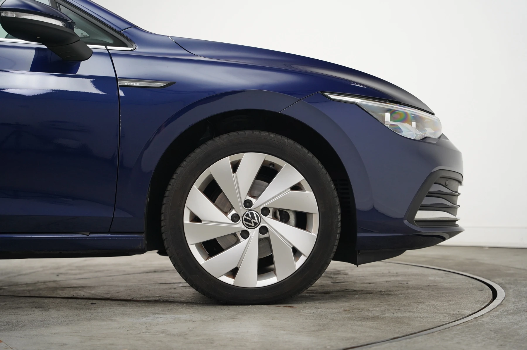 Volkswagen-Golf-image-33