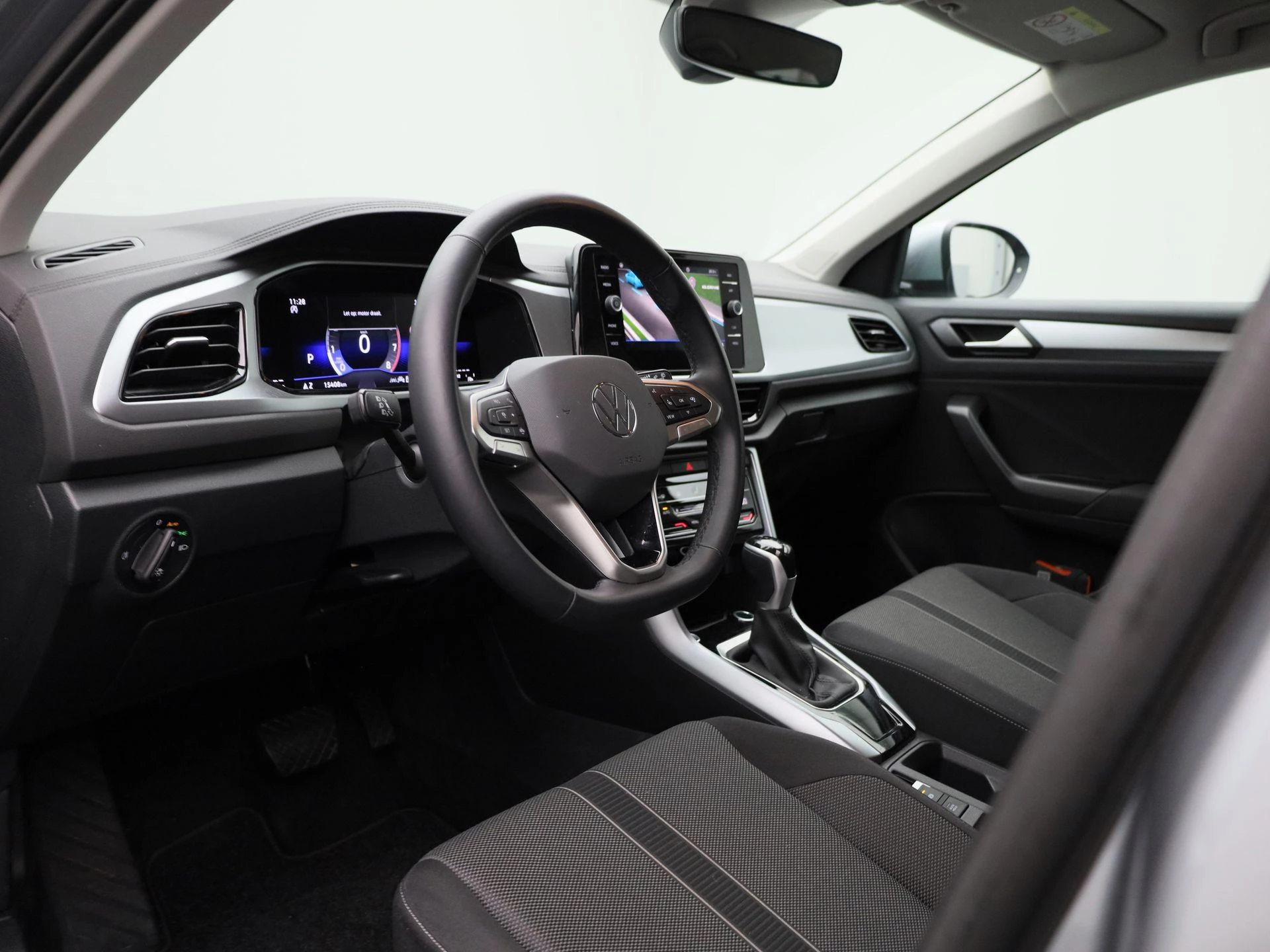 Volkswagen-T-Roc-image-29