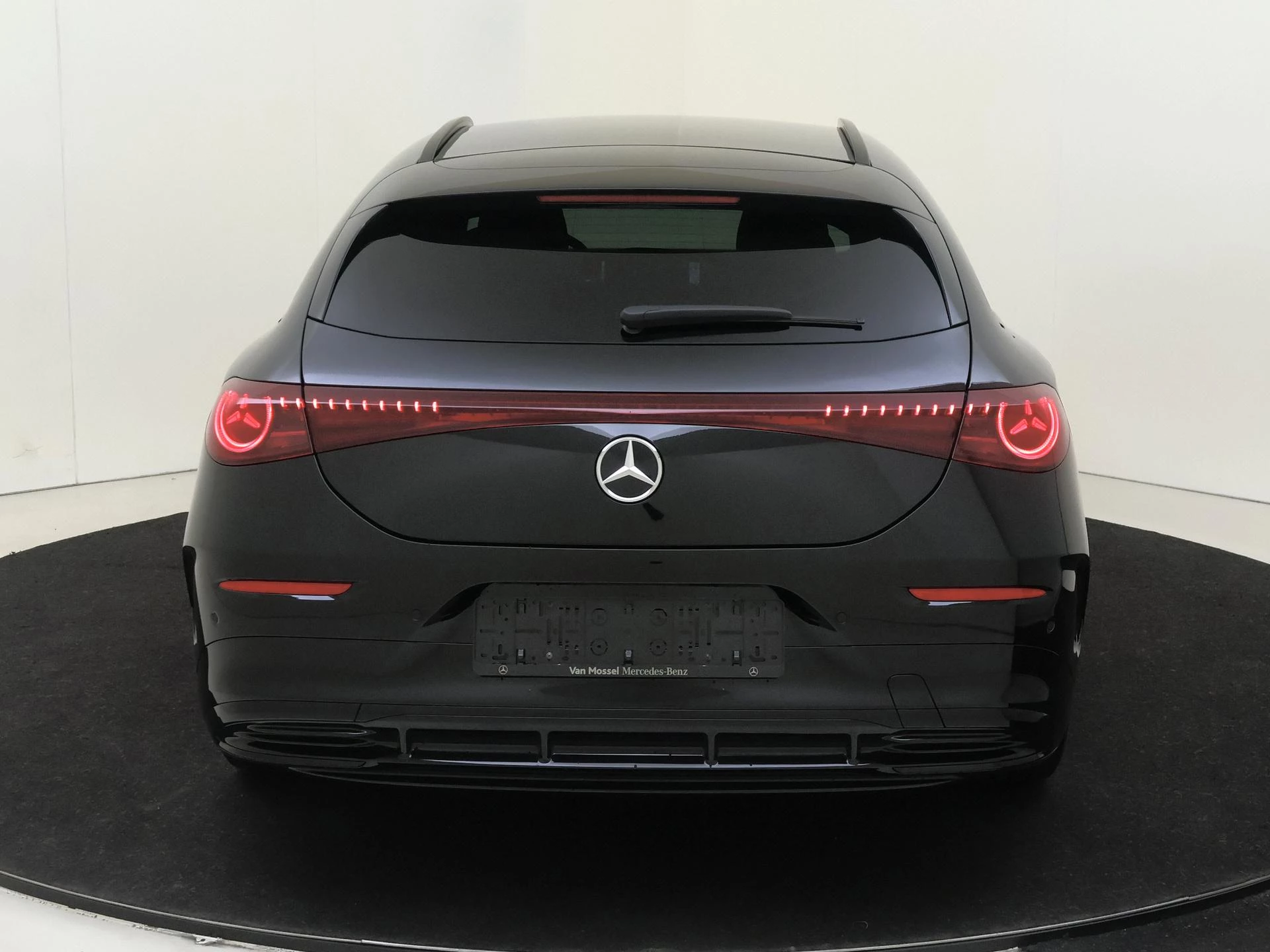 Mercedes-Benz-CLA-image-6