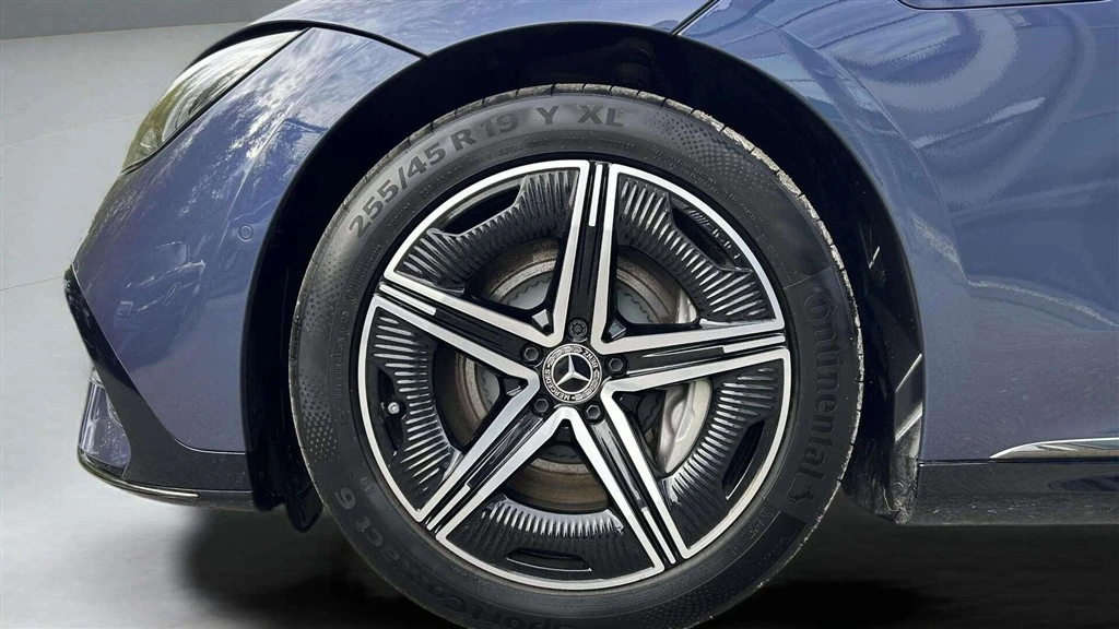 Mercedes-Benz-EQE-image-8