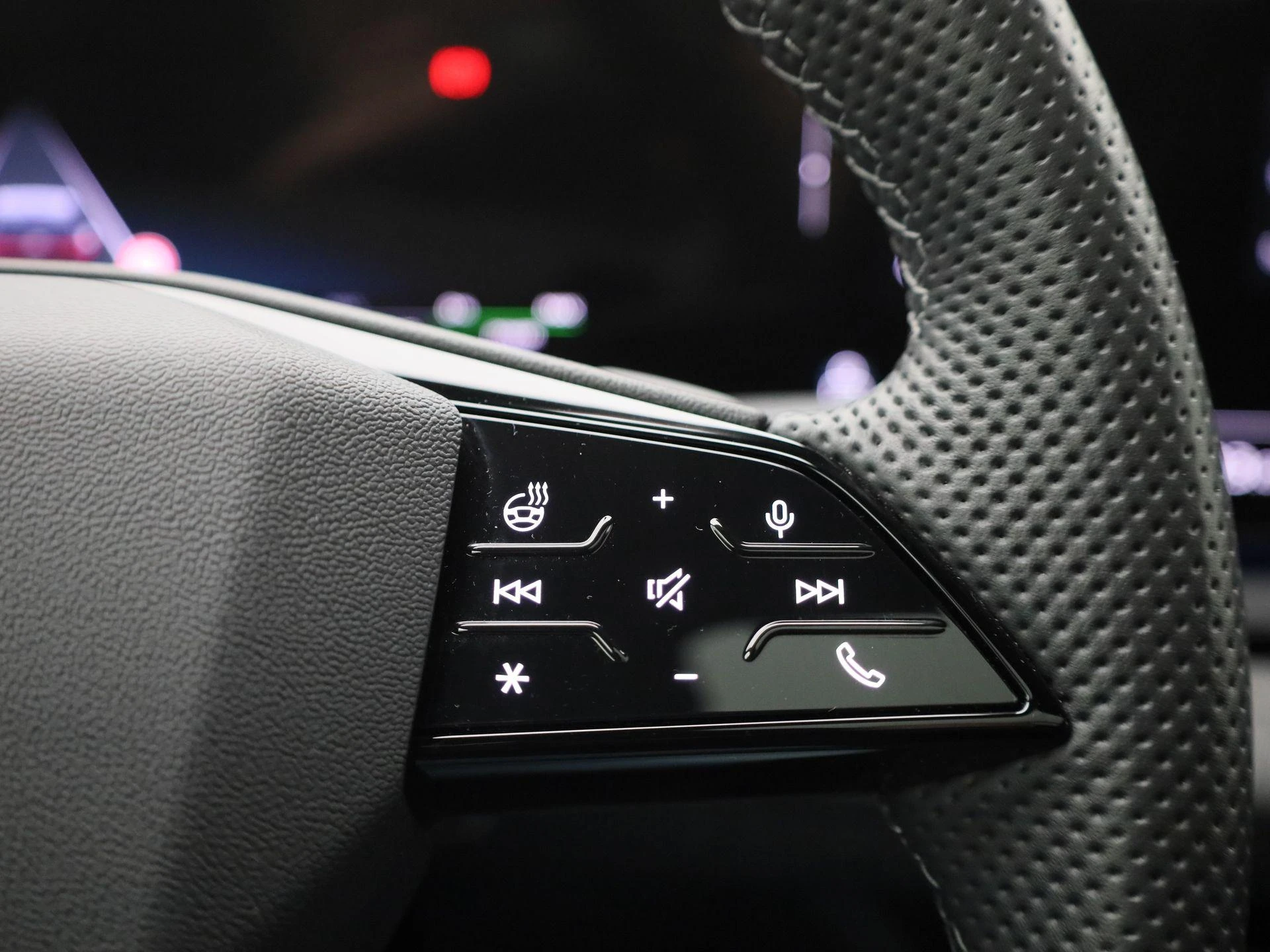 Audi-Q6 e-tron-image-24