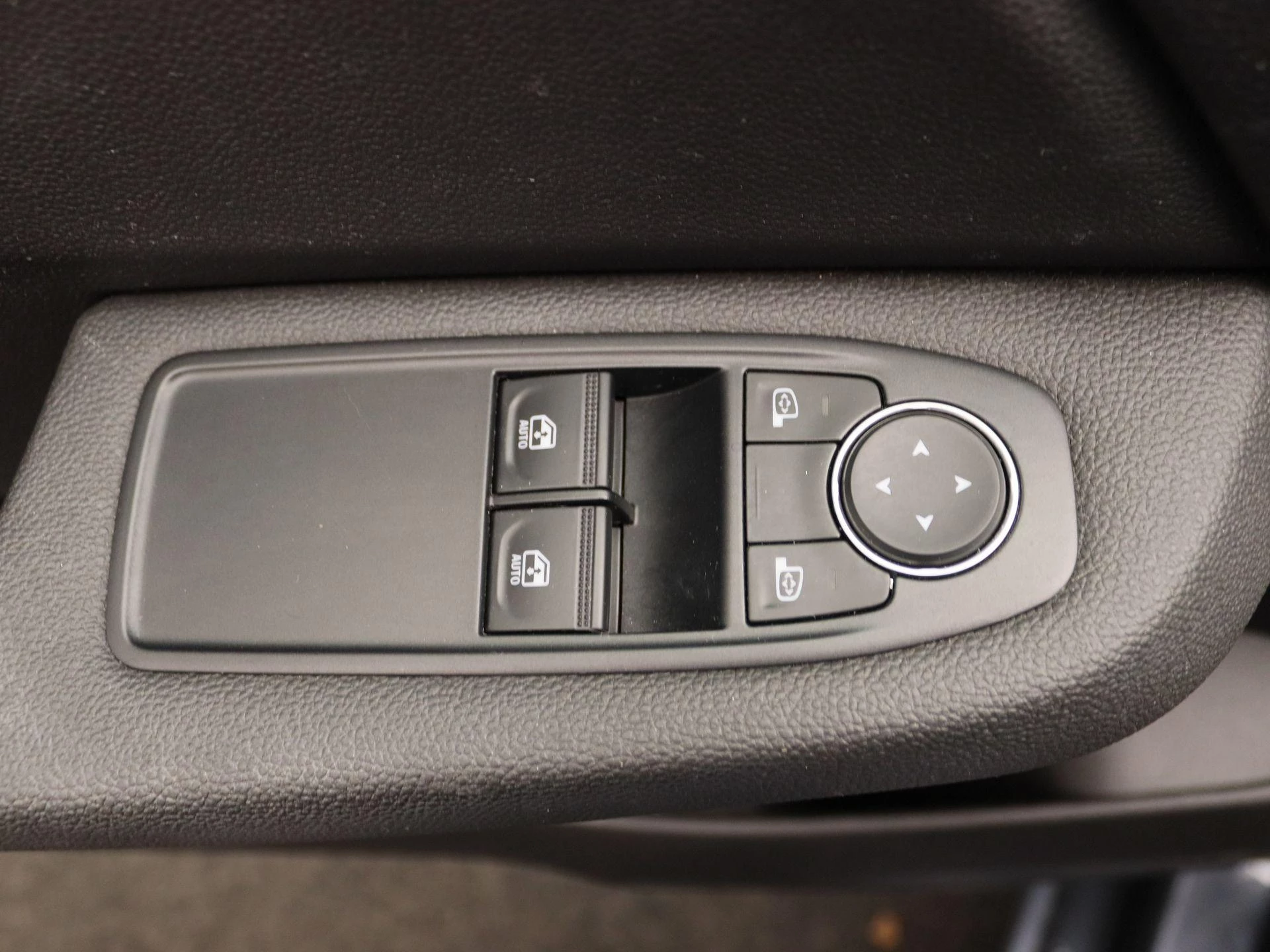 Renault-Clio-image-19