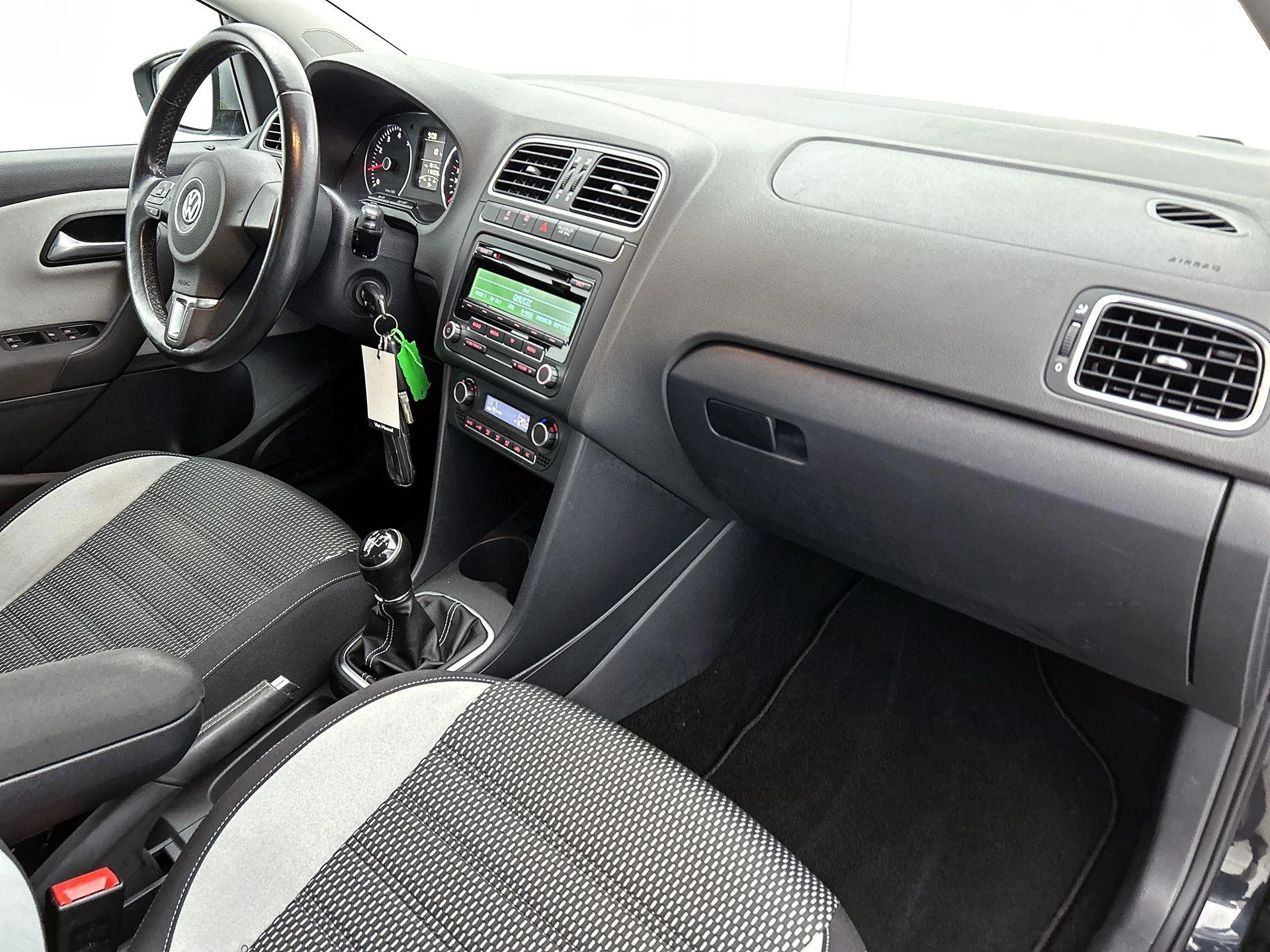 Volkswagen-Polo-image-10