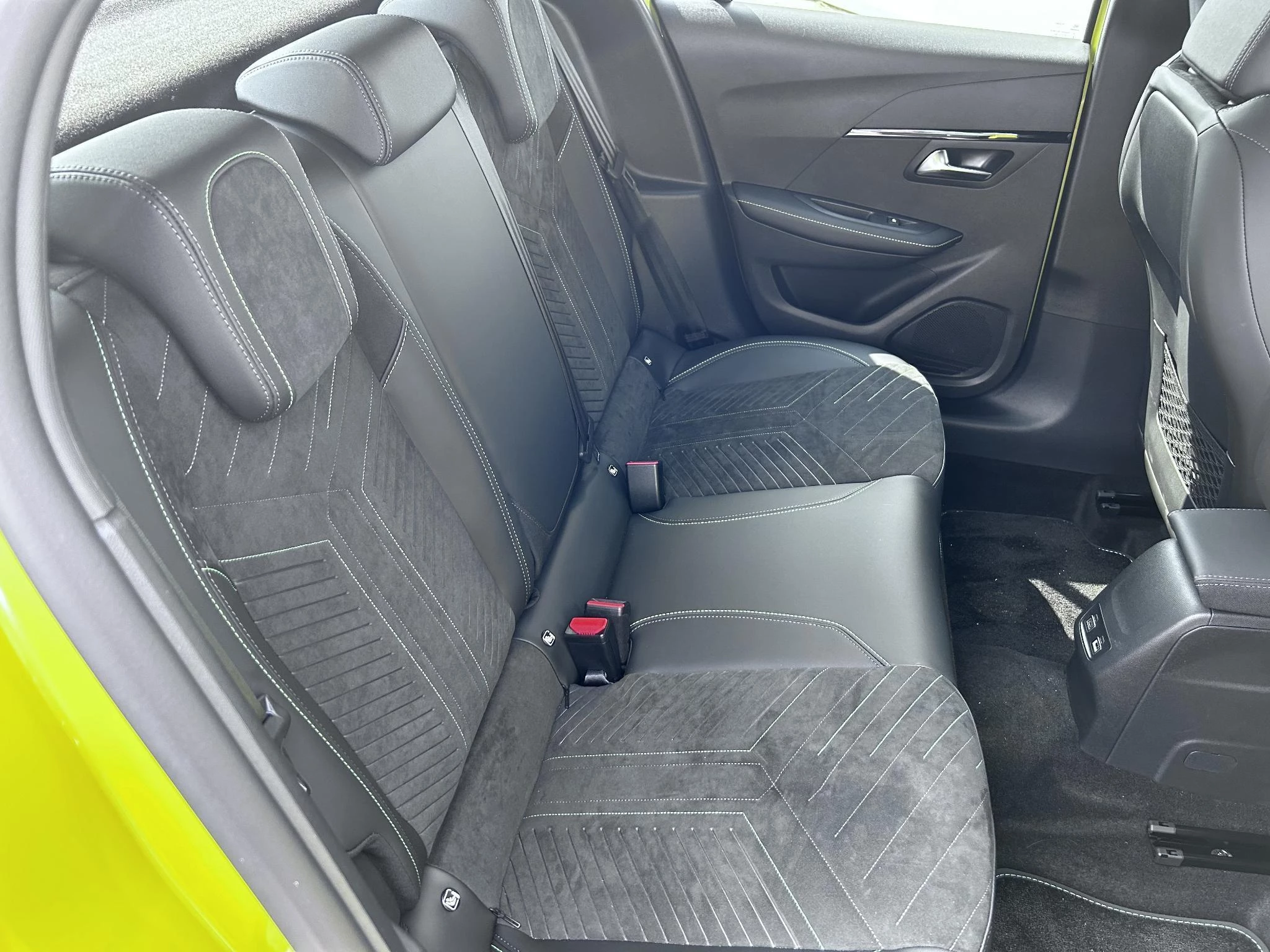 Peugeot-e-208-image-23