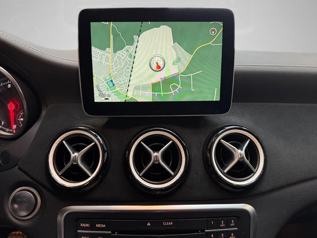 Mercedes-Benz-CLA 180-image-6