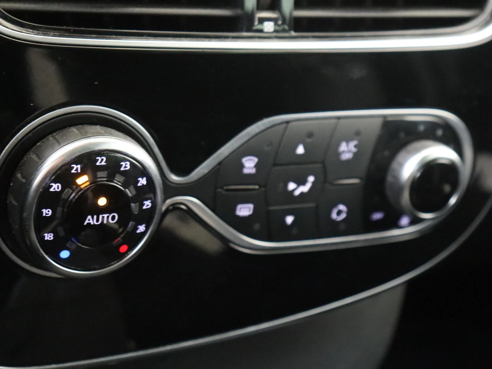 Renault-Clio-image-18