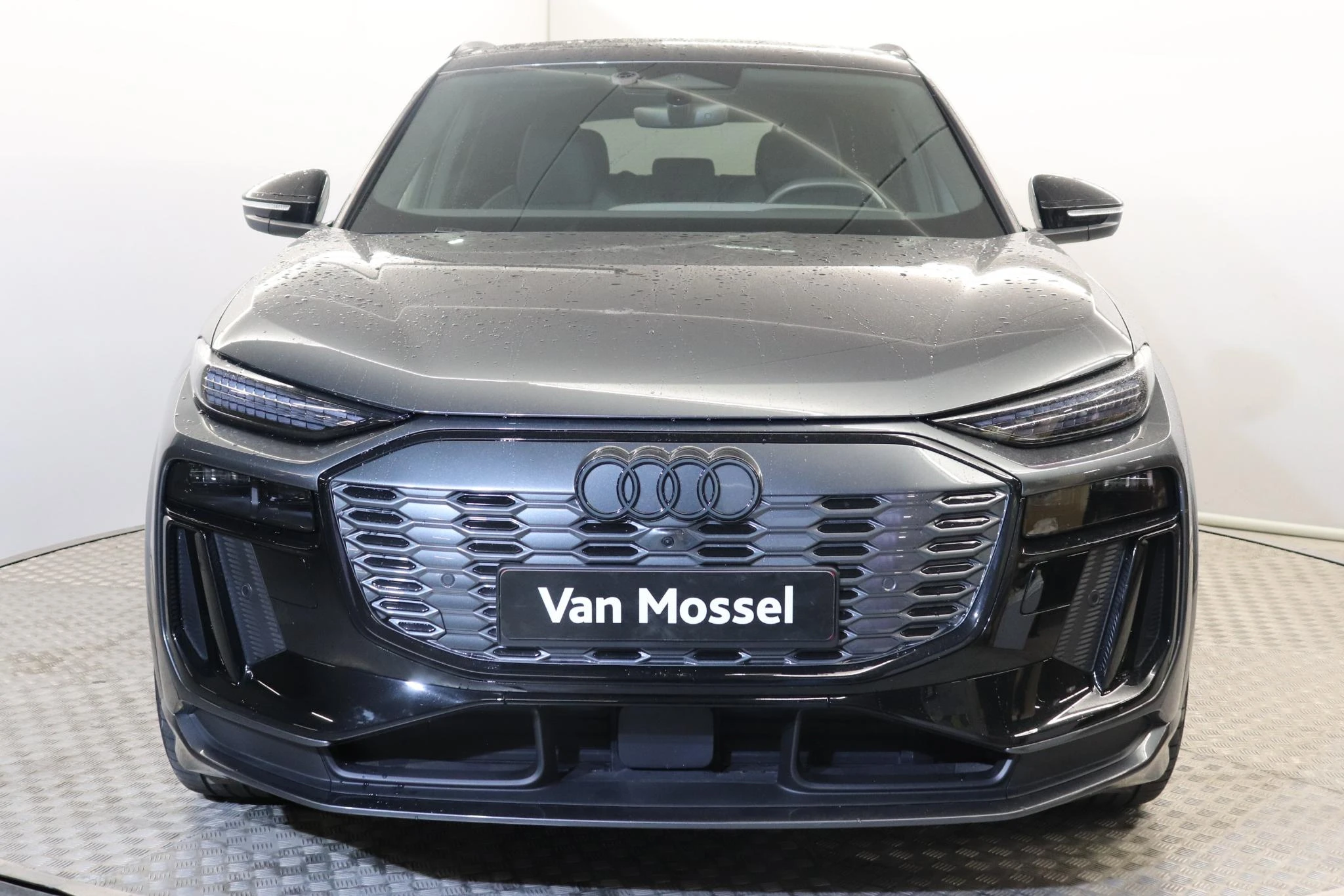 Audi-Q6 e-tron-image-1