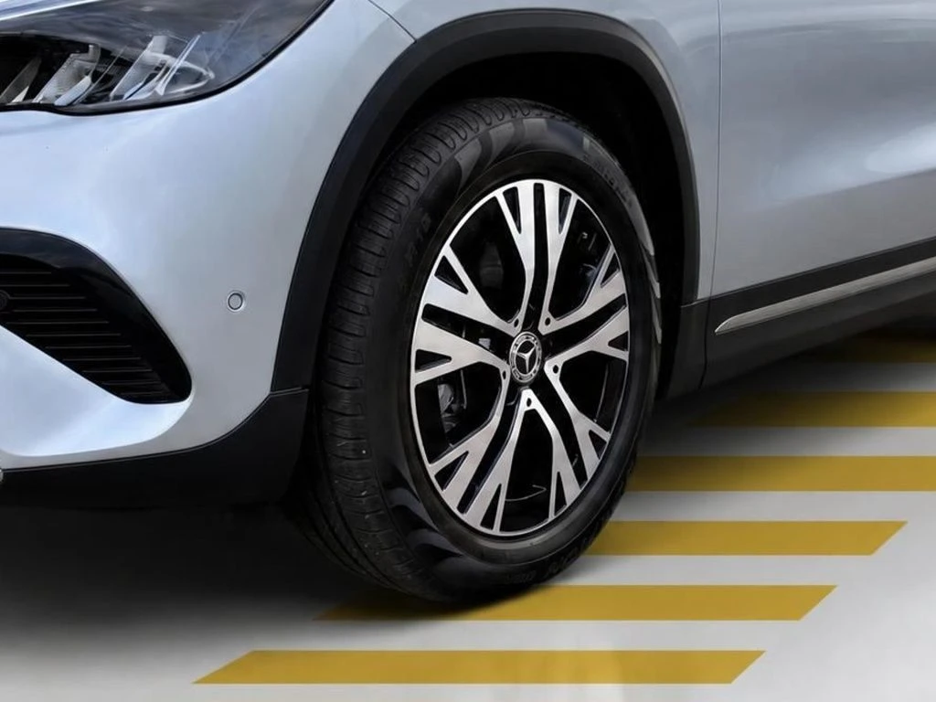 Mercedes-Benz-GLA 200 d-image-5