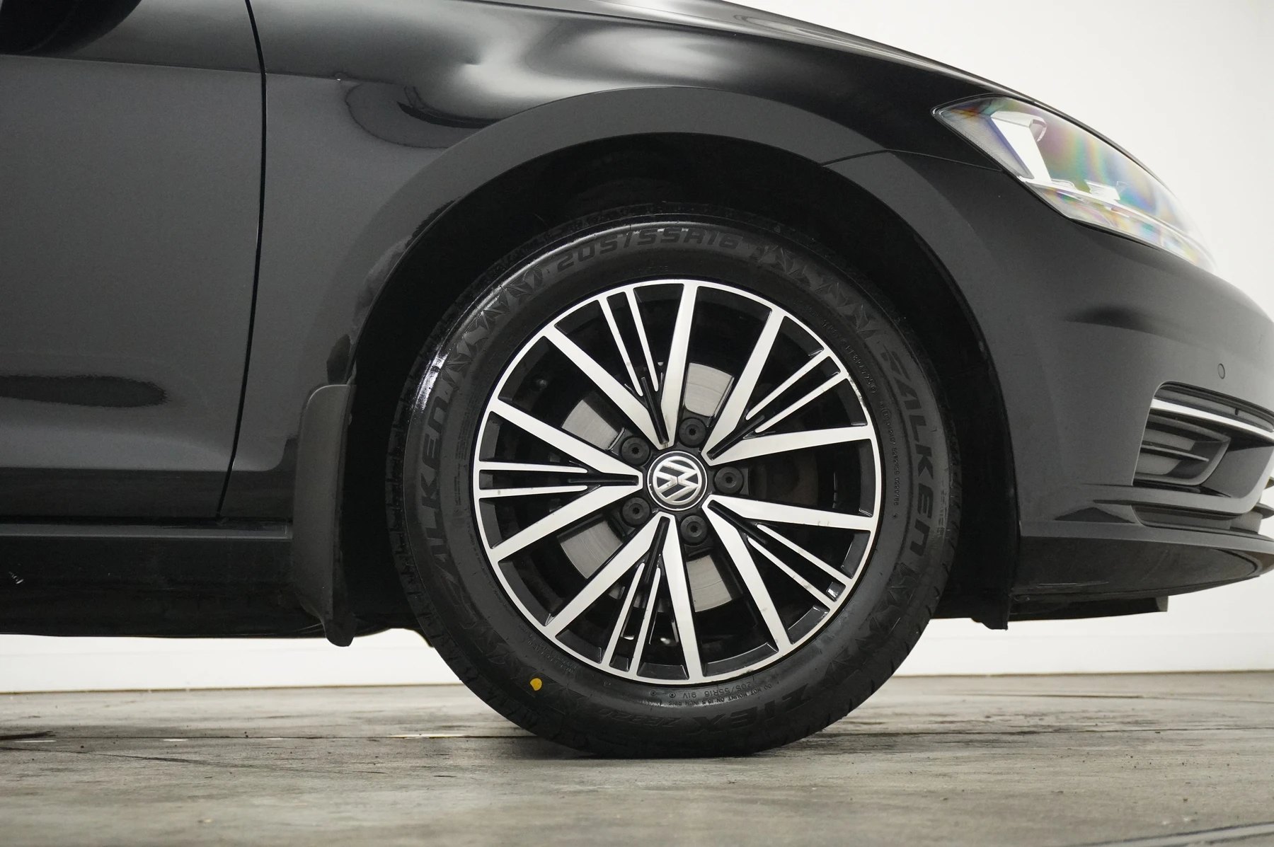 Volkswagen-Golf-image-23