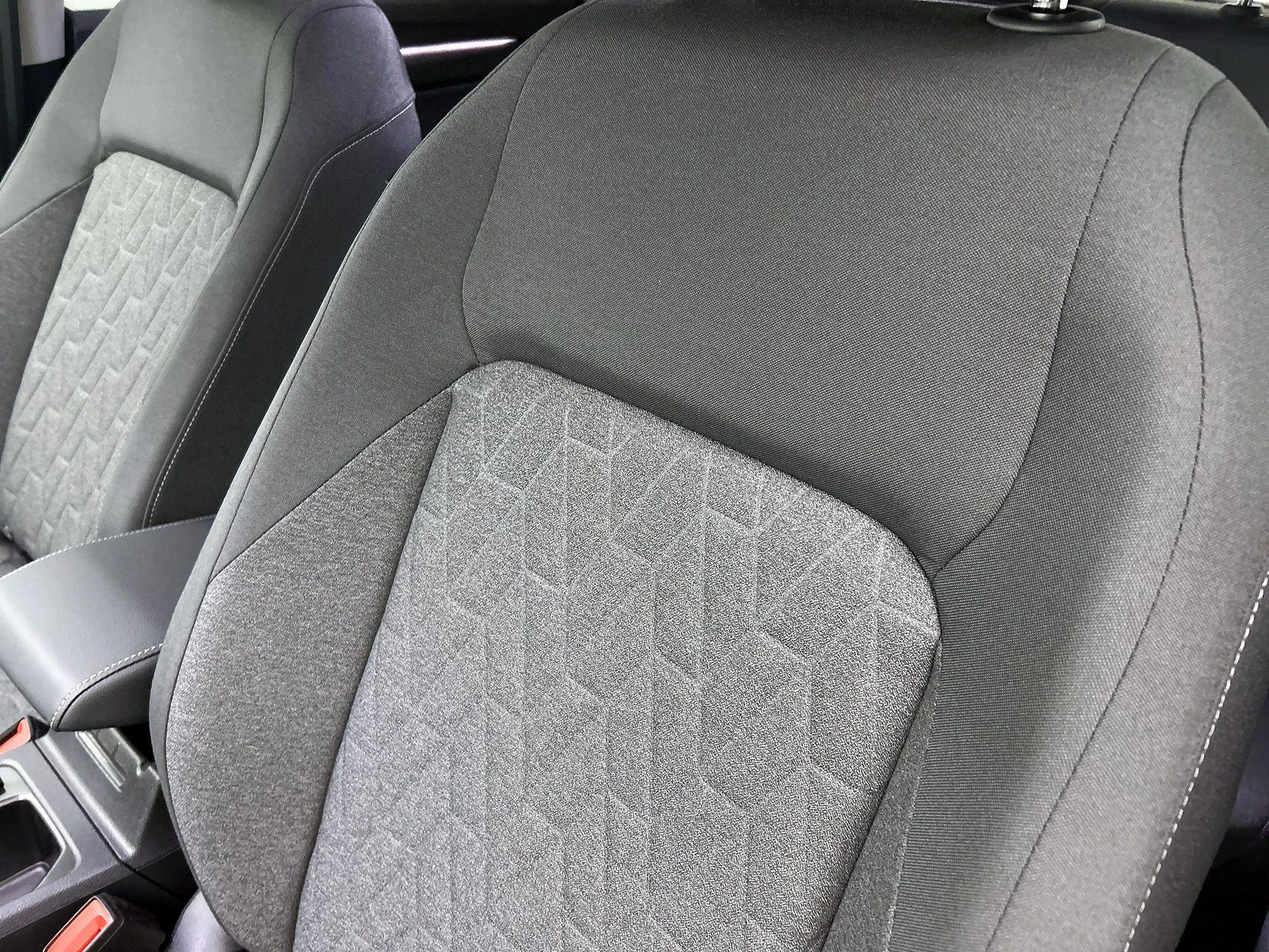 Volkswagen-Golf-image-24