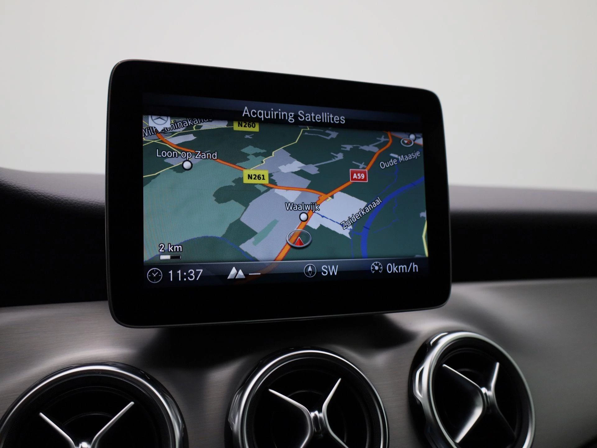 Mercedes-Benz-GLA-image-15