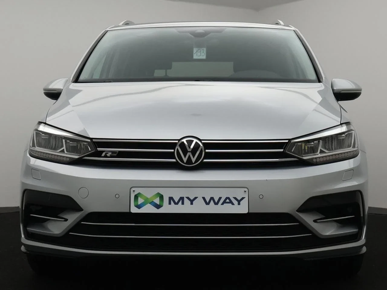 Volkswagen-Touran-image-1