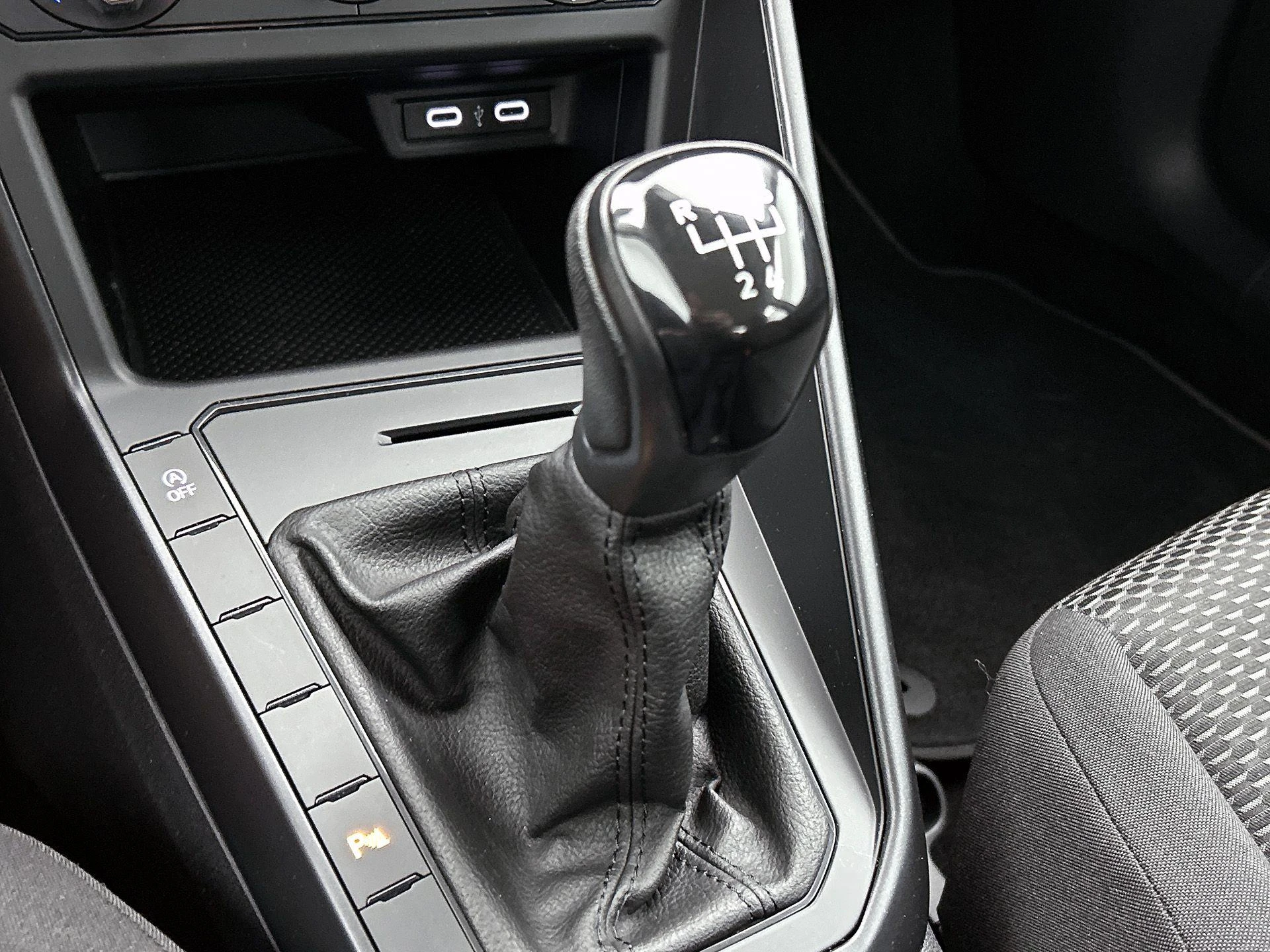 Volkswagen-Polo-image-29