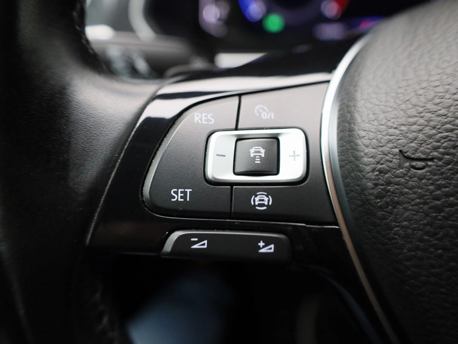 Volkswagen-Tiguan-image-20