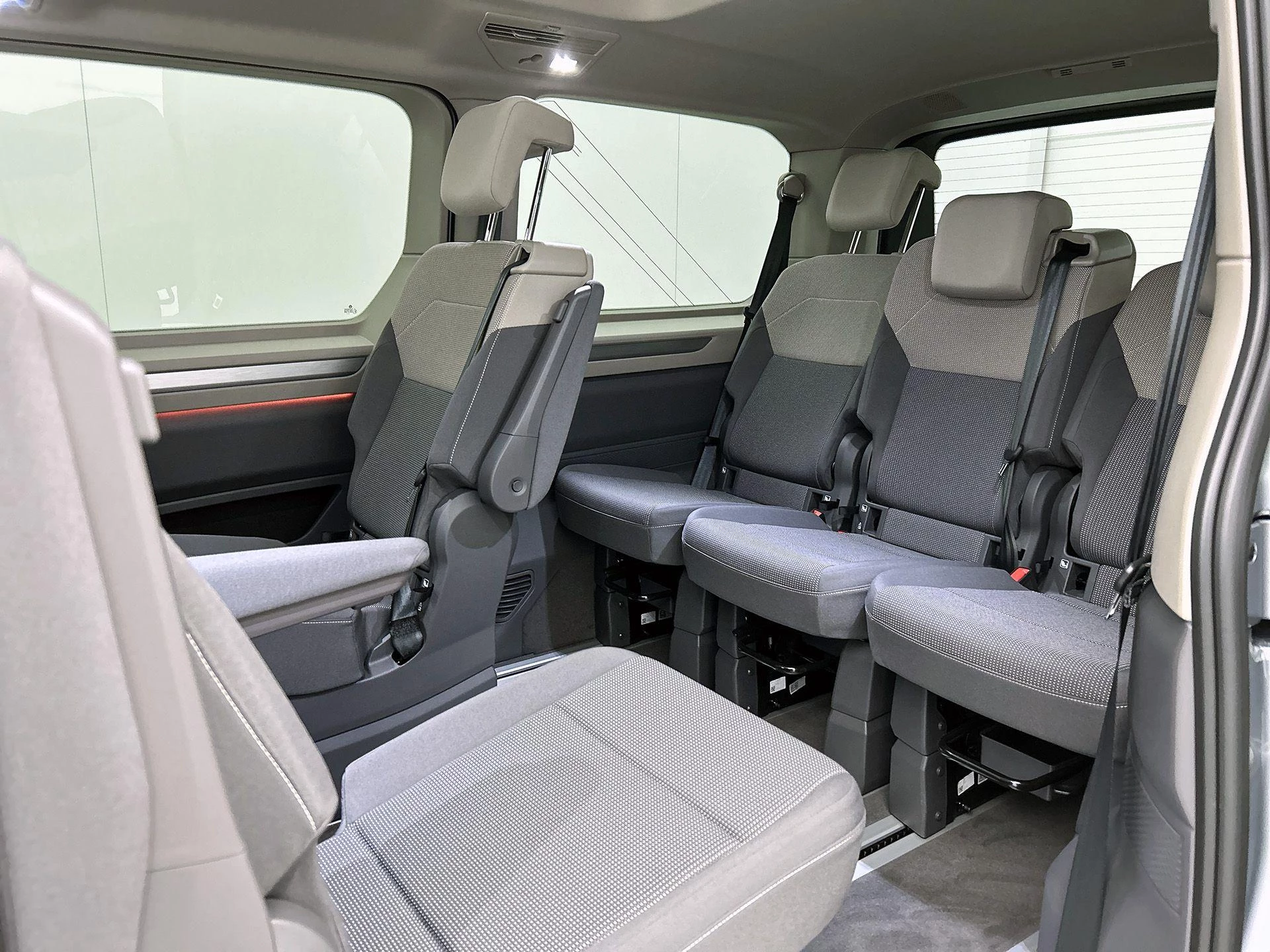 Volkswagen-Multivan-image-26