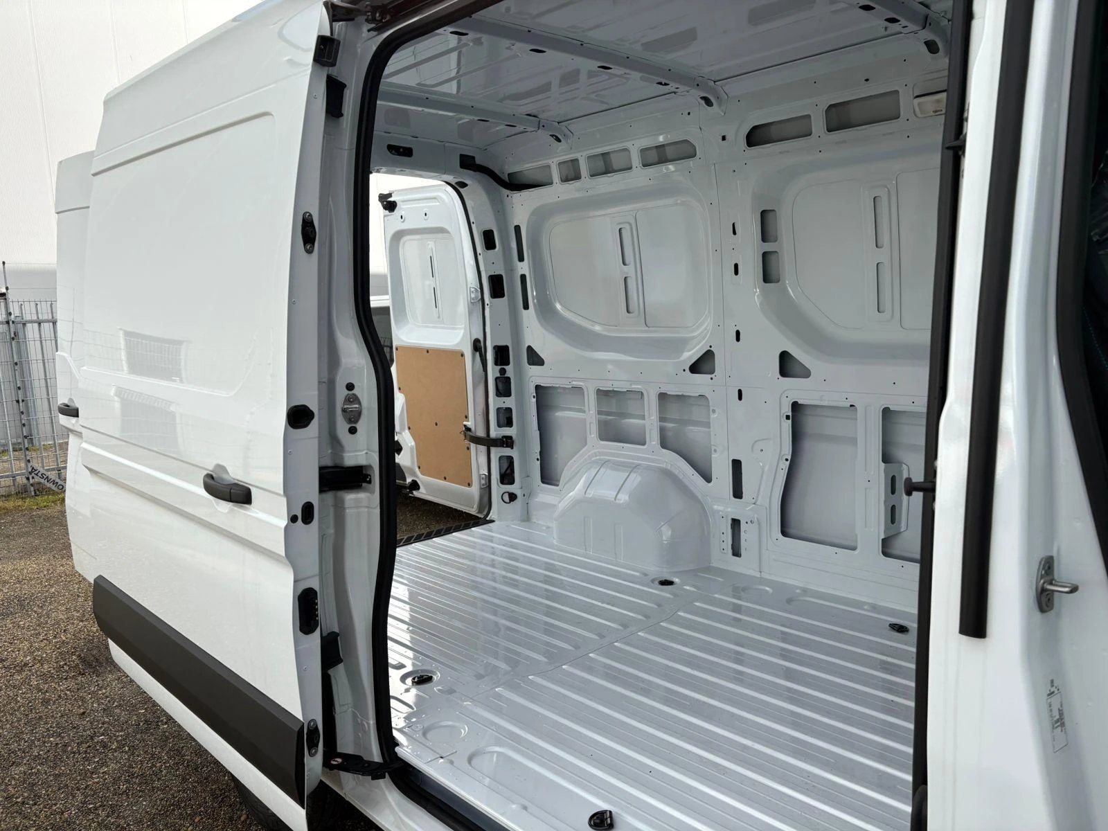 Nissan-Interstar-image-5