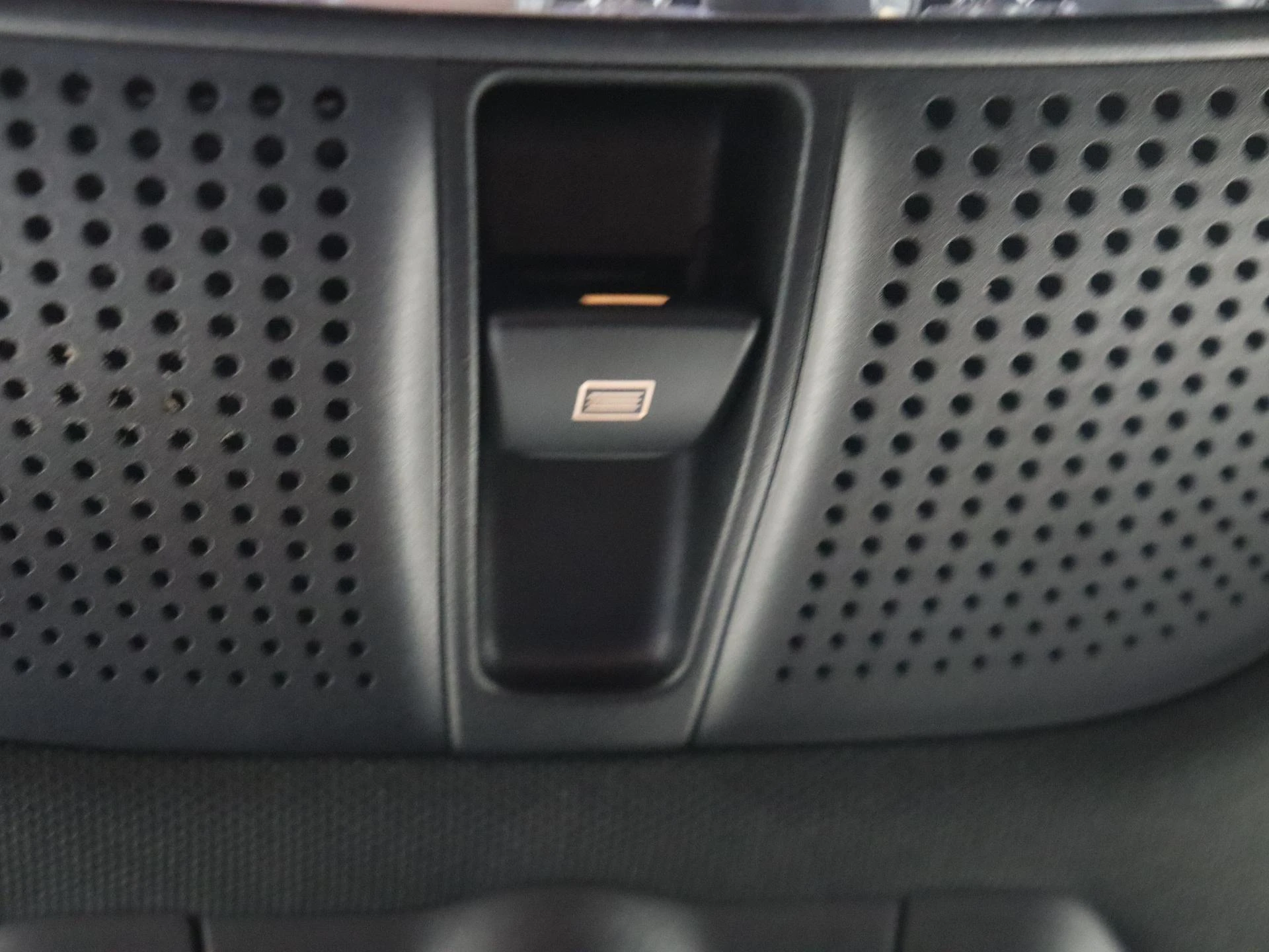 Mercedes-Benz-GLC-image-23