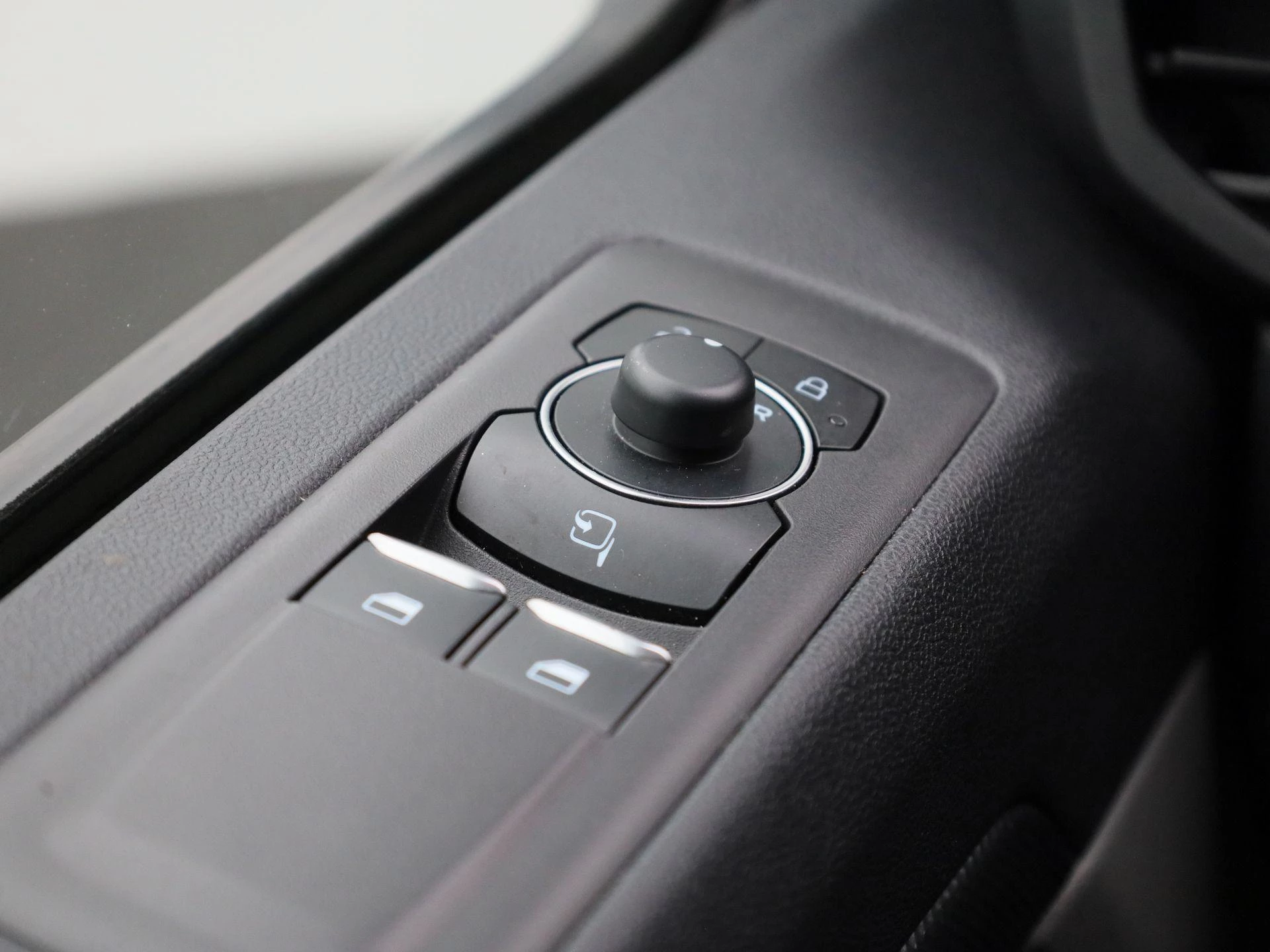 Ford-Transit Custom-image-28