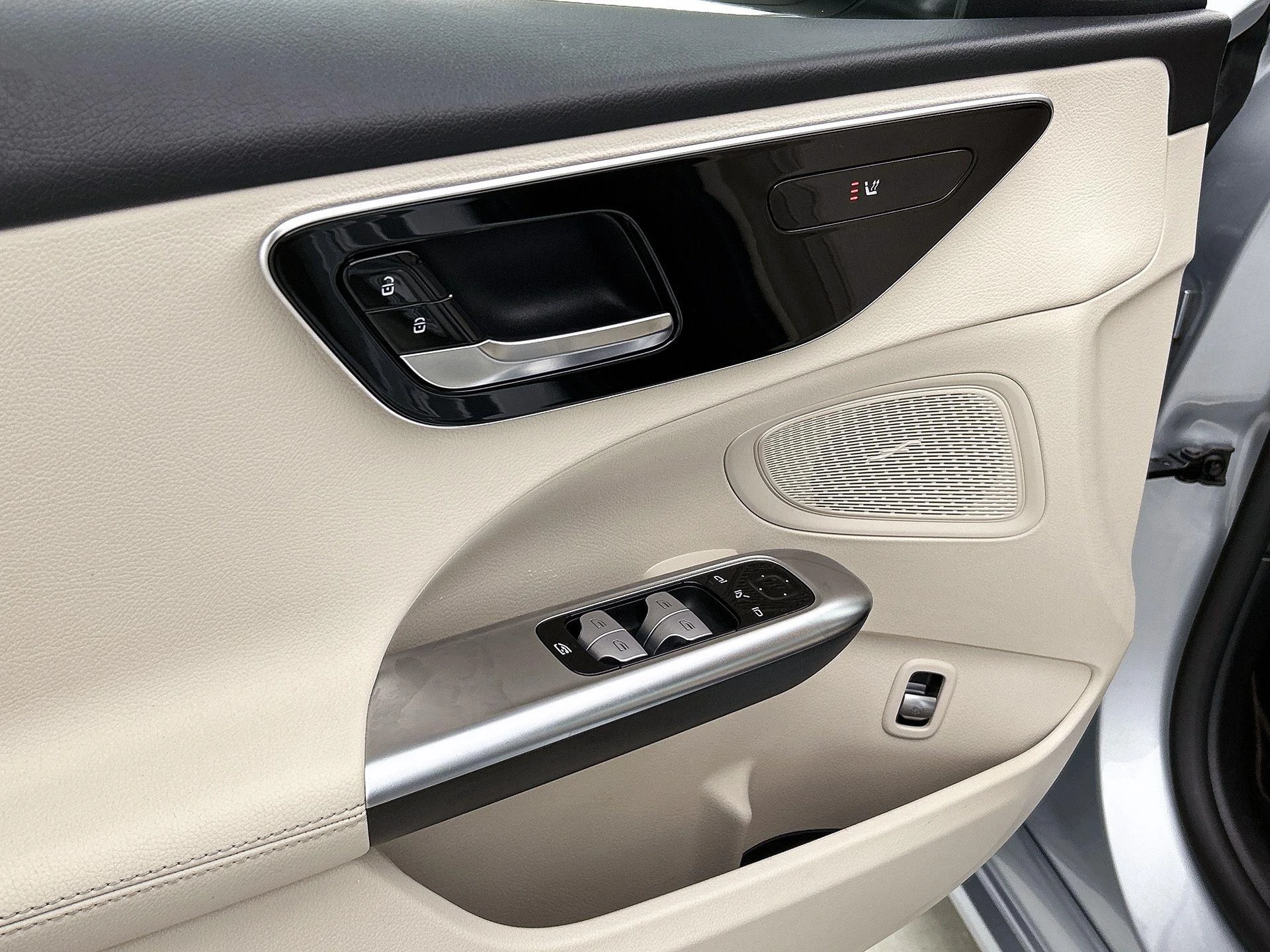 Mercedes-Benz-C-Klasse-image-11