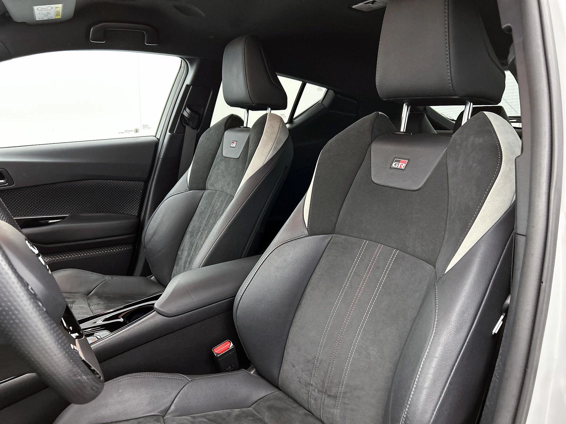 Toyota-C-HR-image-32