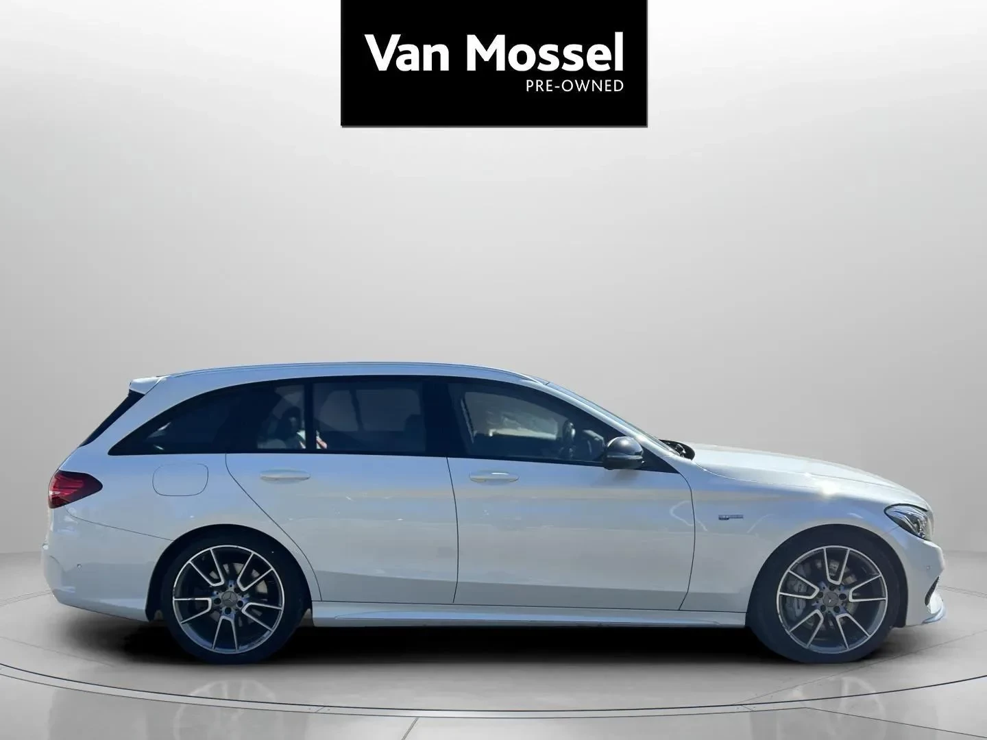 Mercedes-Benz-C-Klasse-image-3