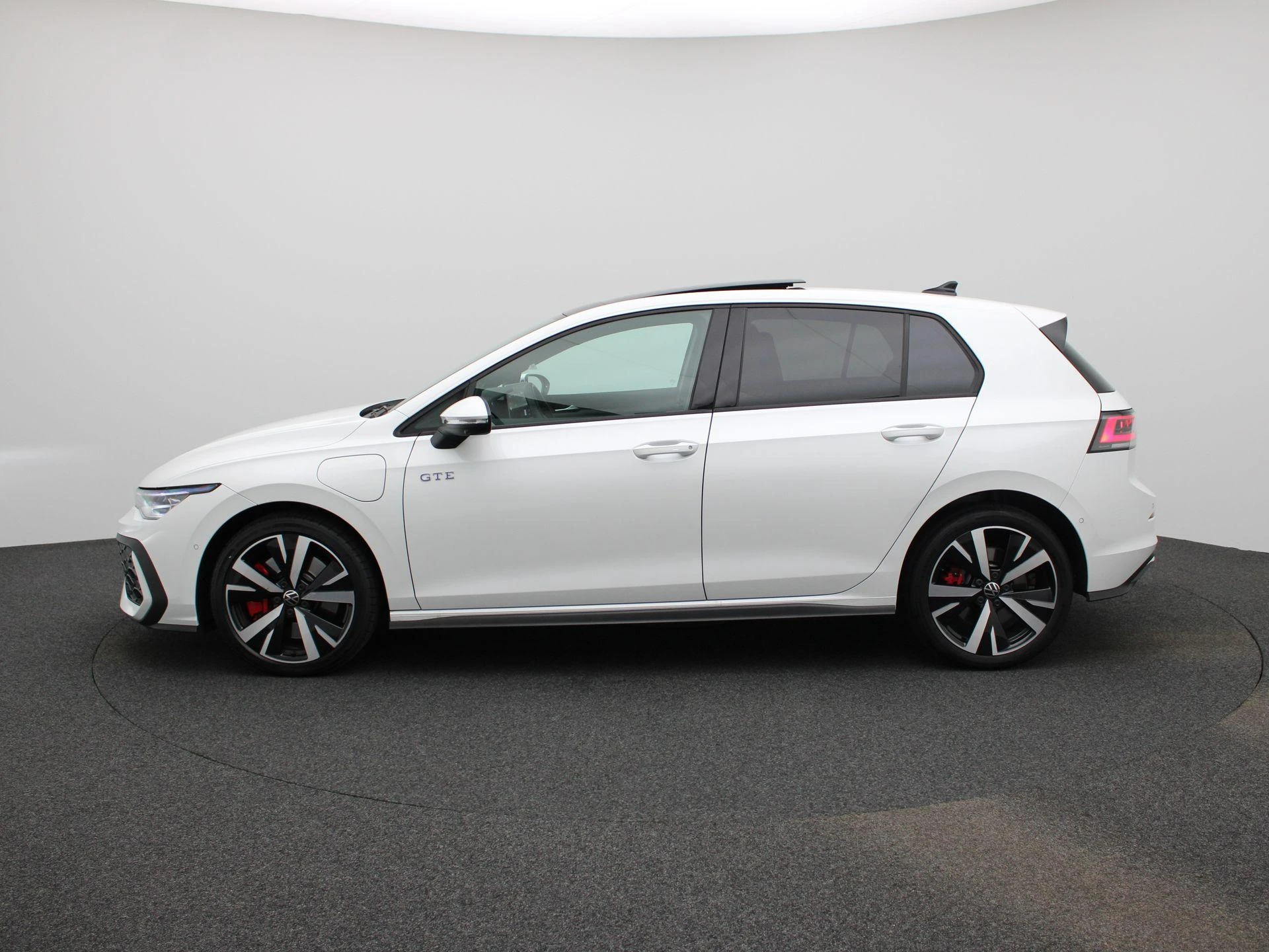 Volkswagen-Golf-image-3