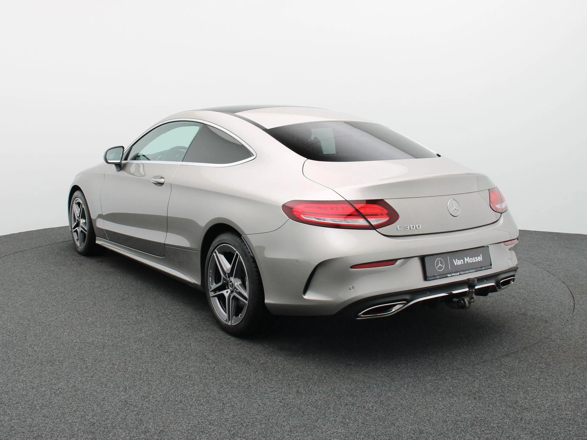 Mercedes-Benz C-Klasse 300 AMG LINE Coupé + 258 PK + PANO DAK + BURMESTER + TREKHAAK +