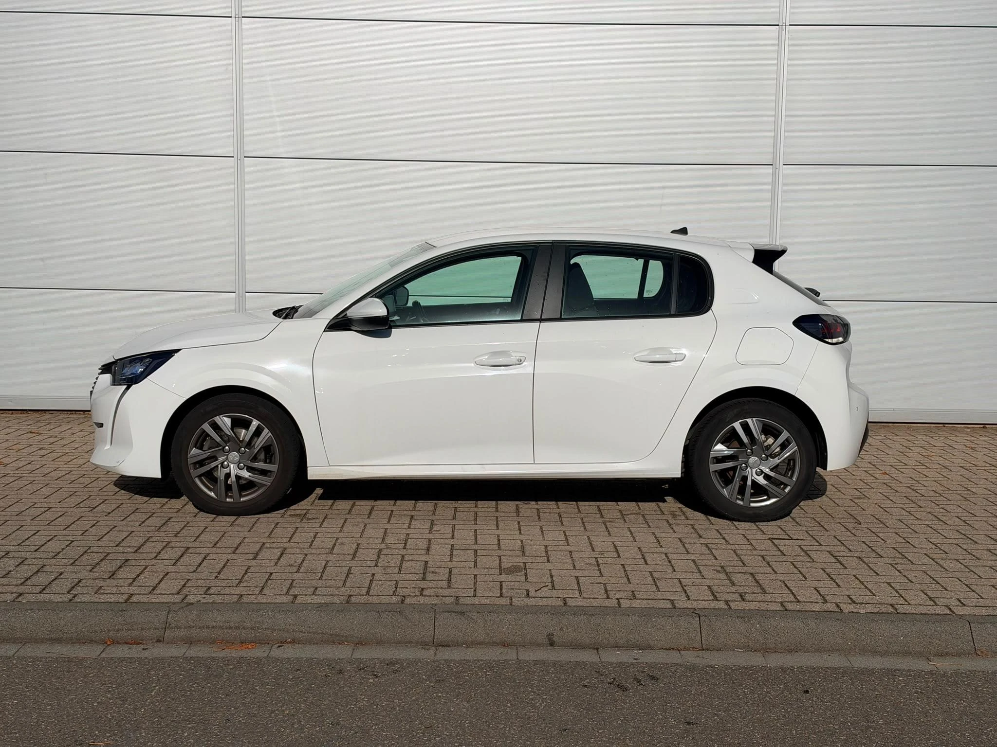 Peugeot-208-image-2