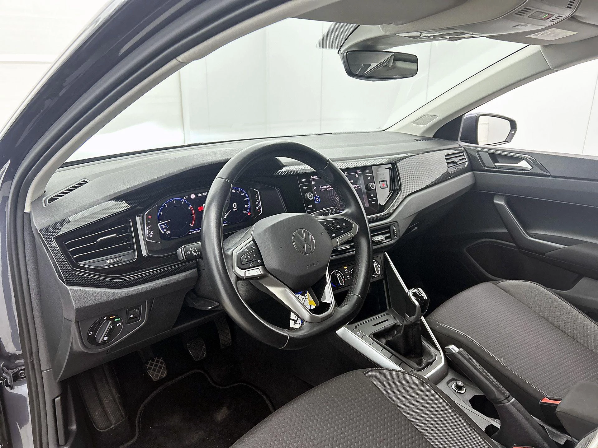 Volkswagen-Polo-image-22