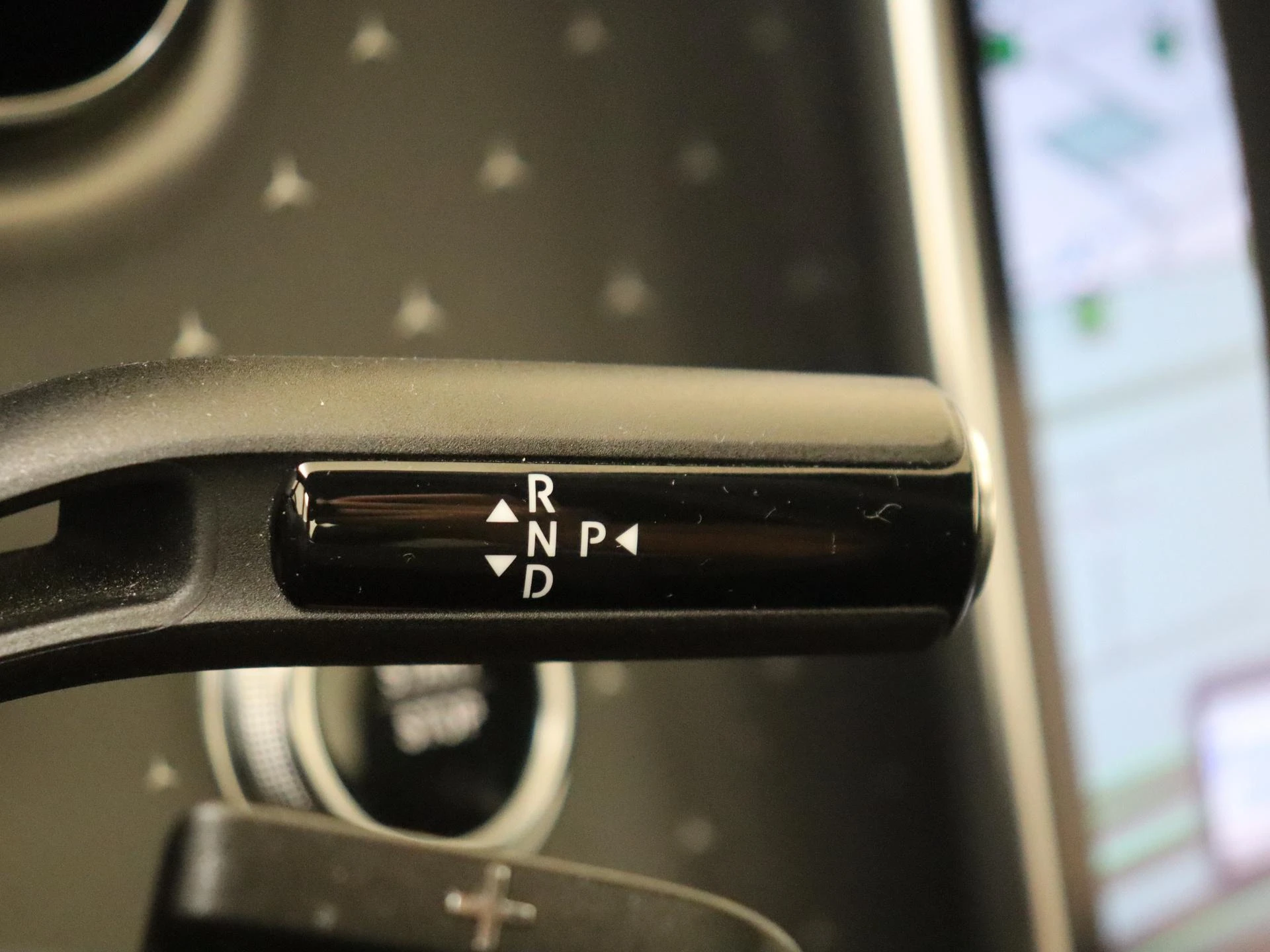 Mercedes-Benz-EQE-image-13